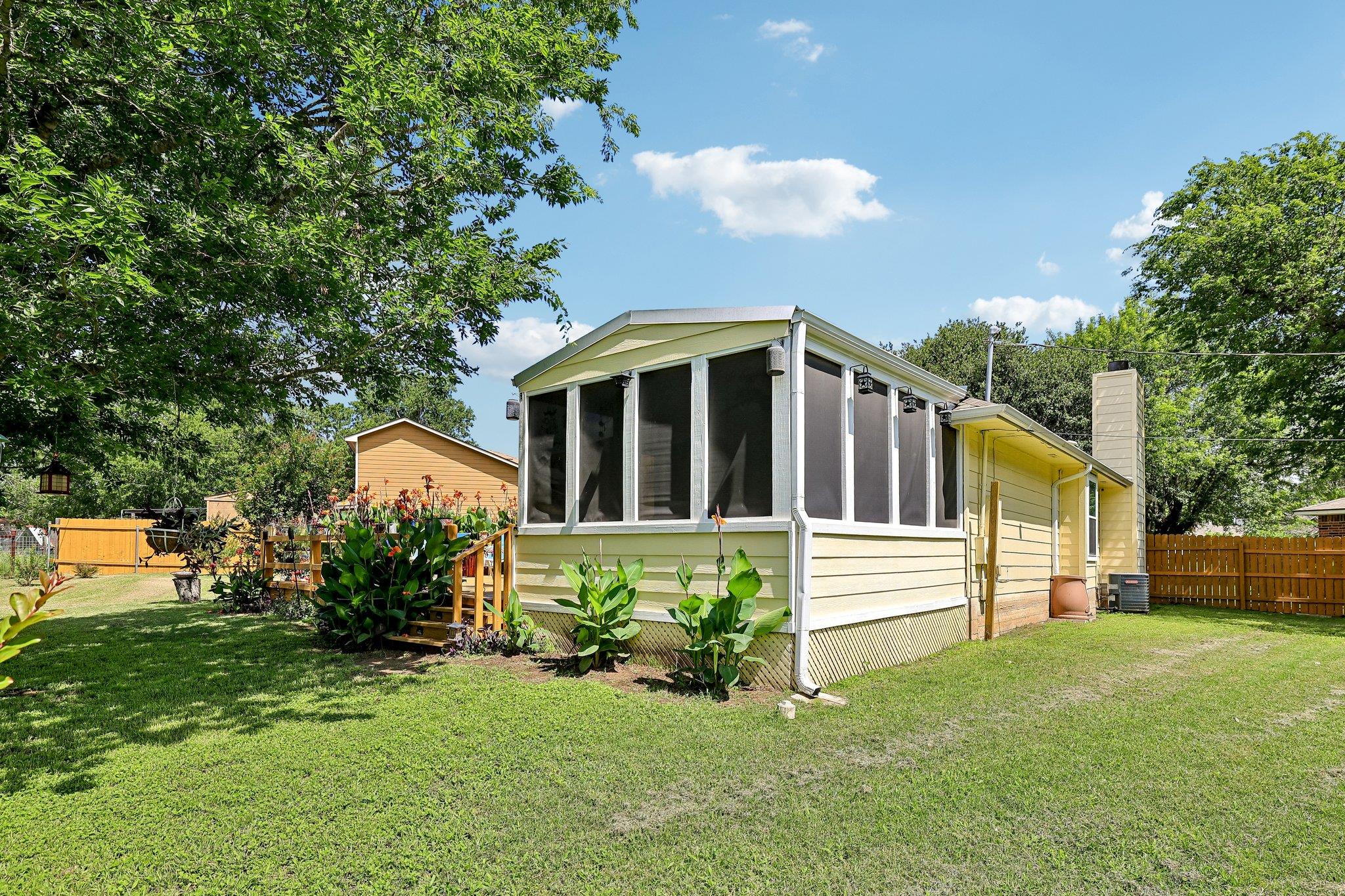 94 Louise St, Elgin, TX 78621