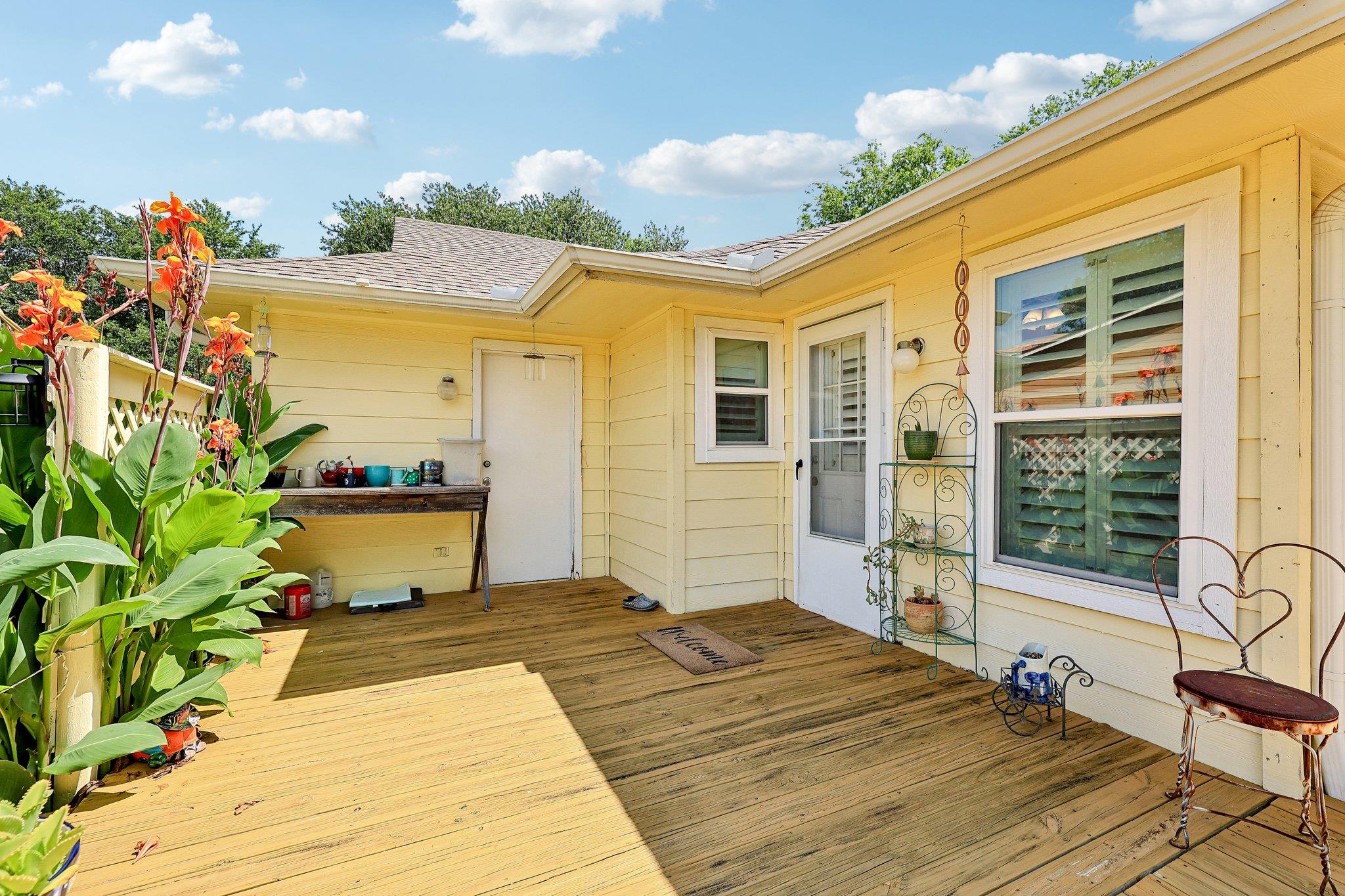 94 Louise St, Elgin, TX 78621