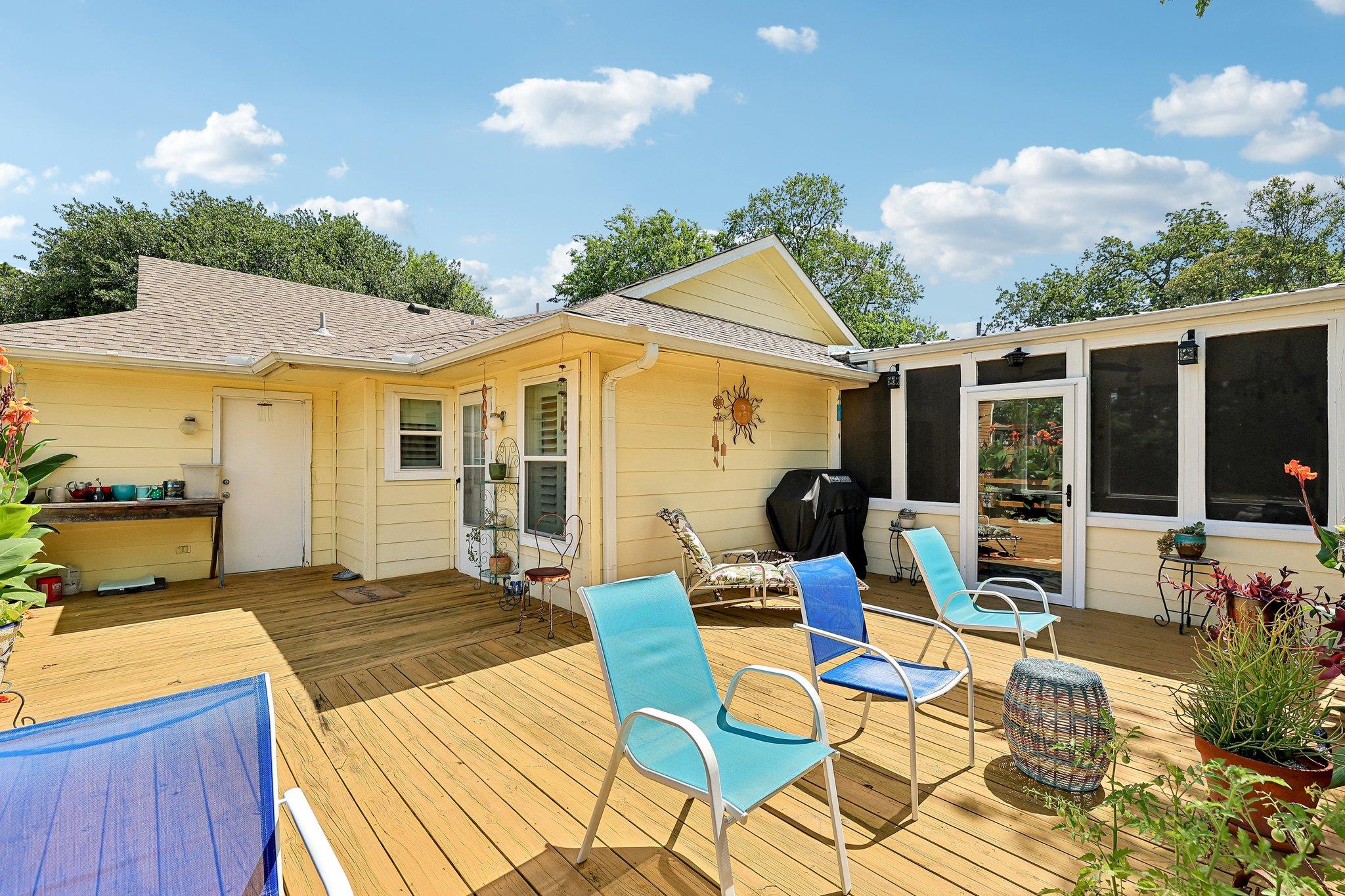 94 Louise St, Elgin, TX 78621