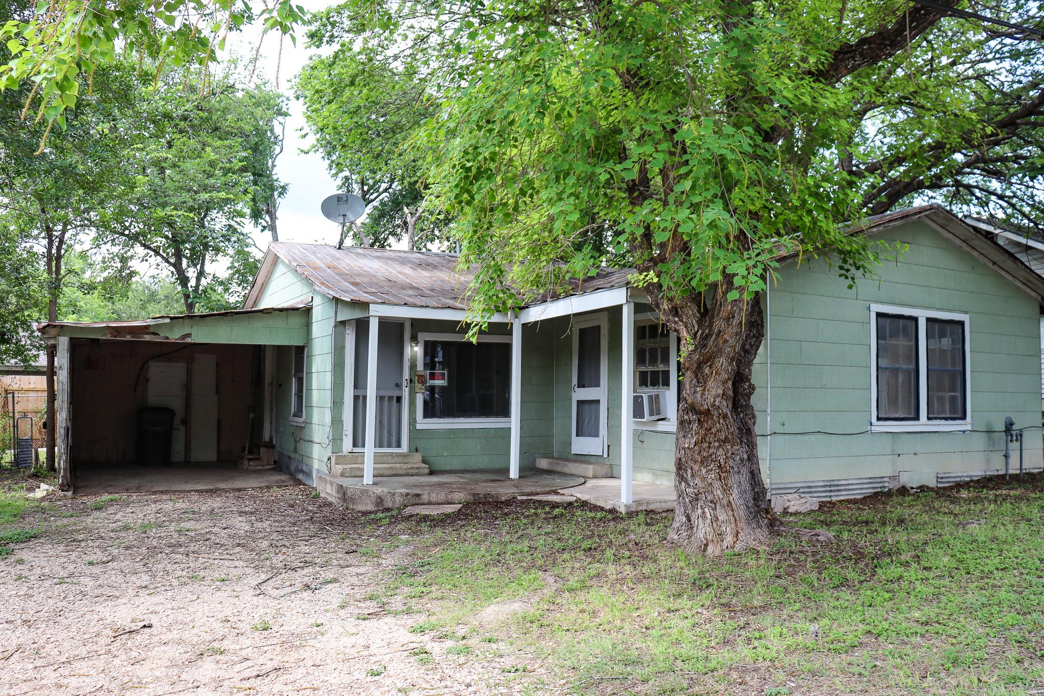 803 Third St, Lockhart, TX 78644