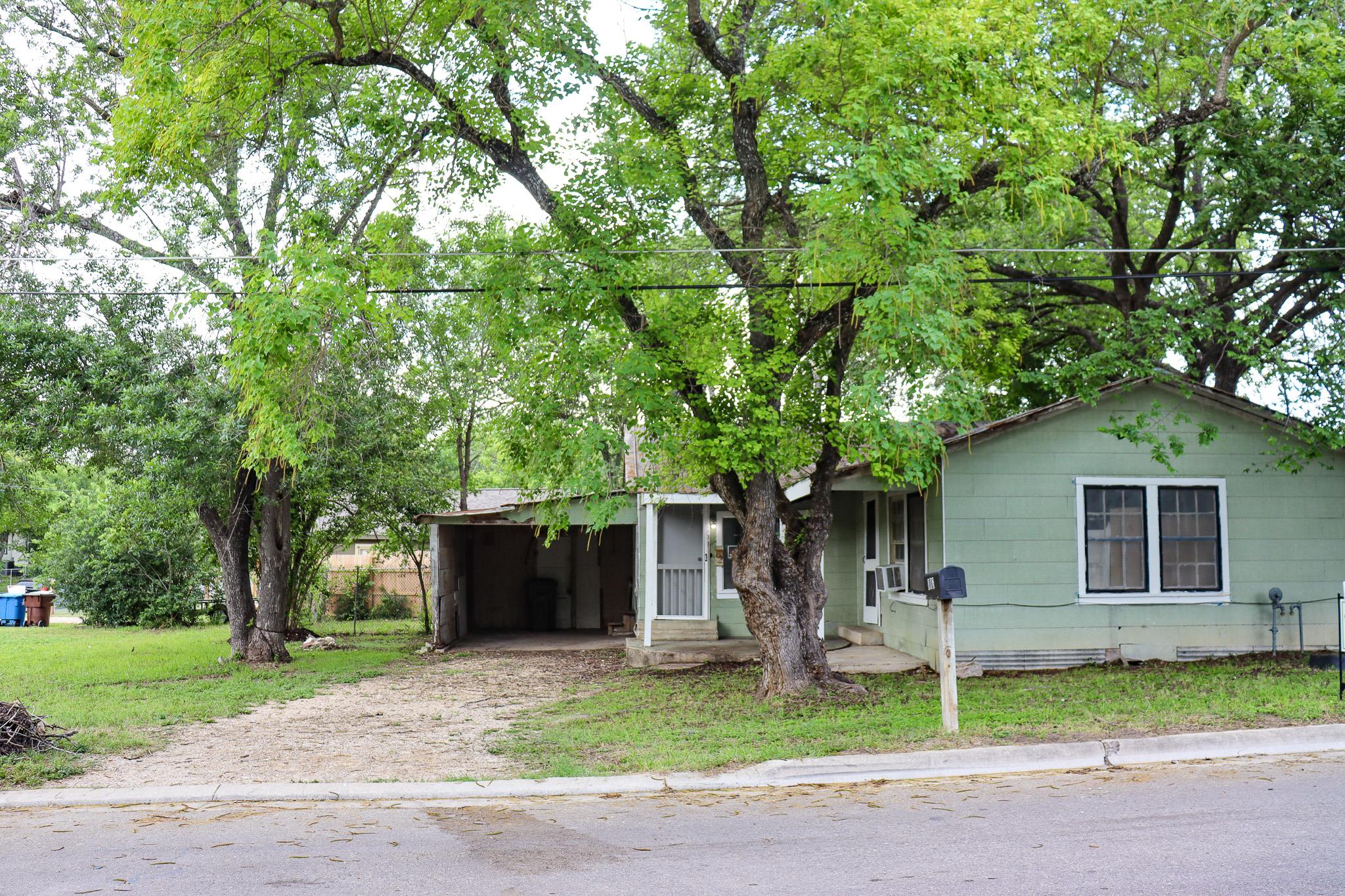 803 Third St, Lockhart, TX 78644