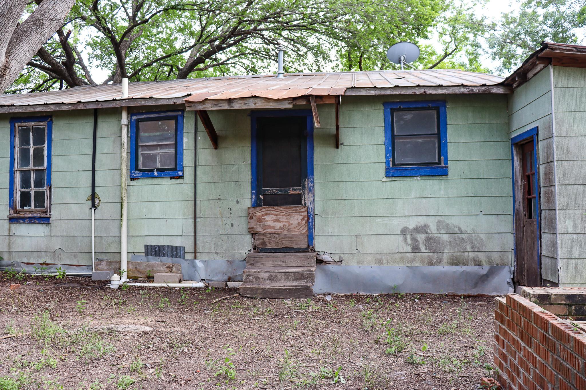 803 Third St, Lockhart, TX 78644