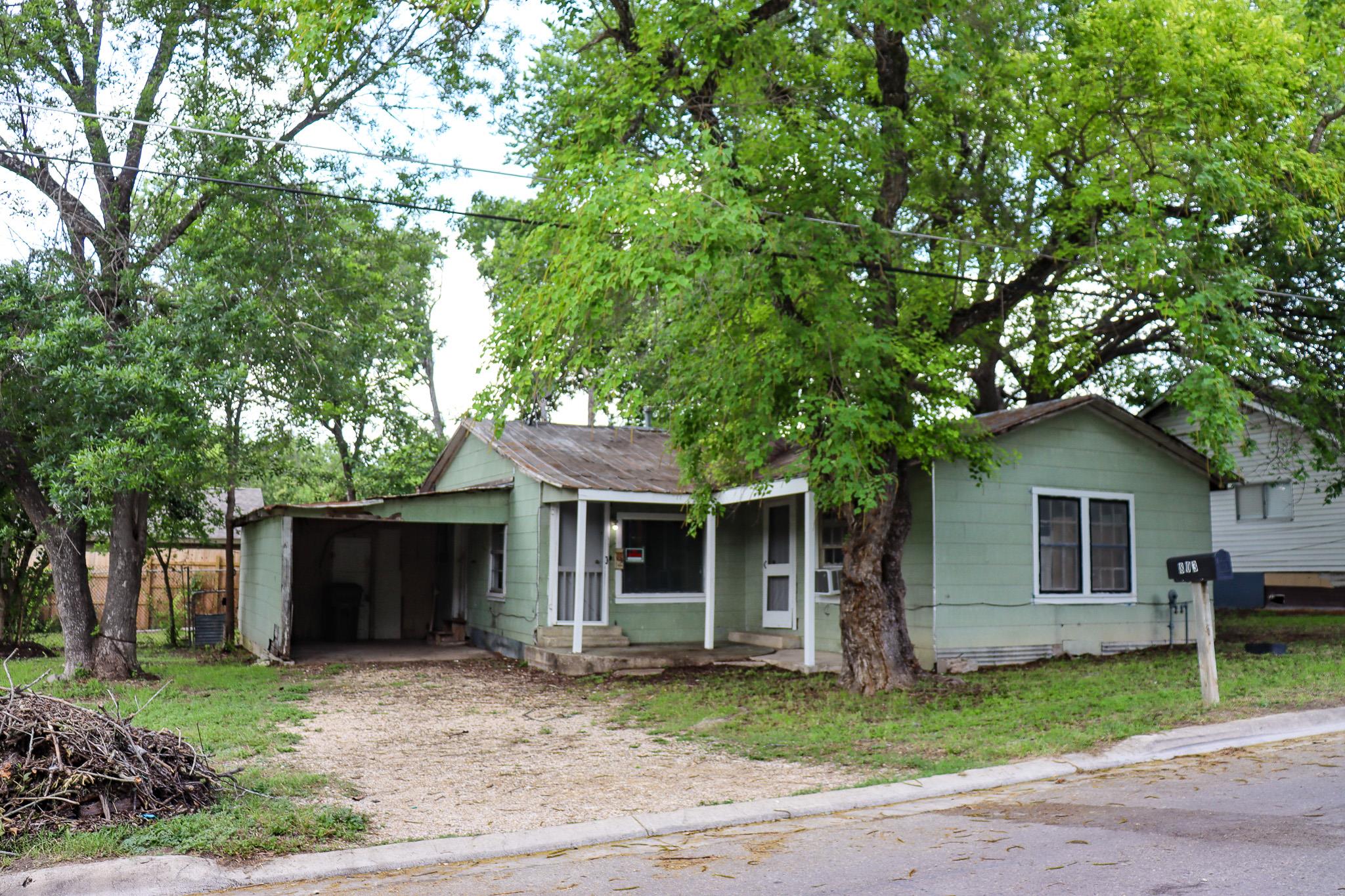 803 Third St, Lockhart, TX 78644