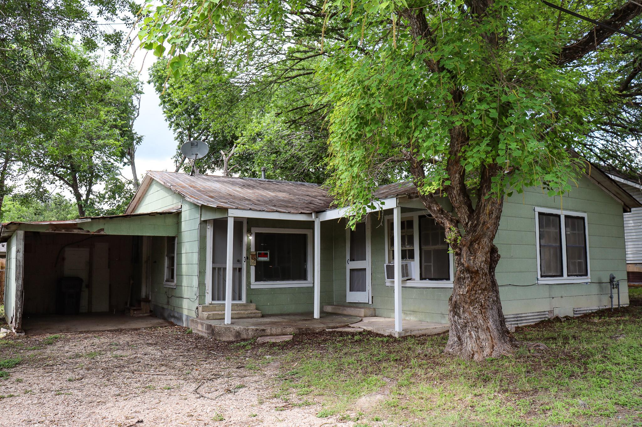 803 Third St, Lockhart, TX 78644