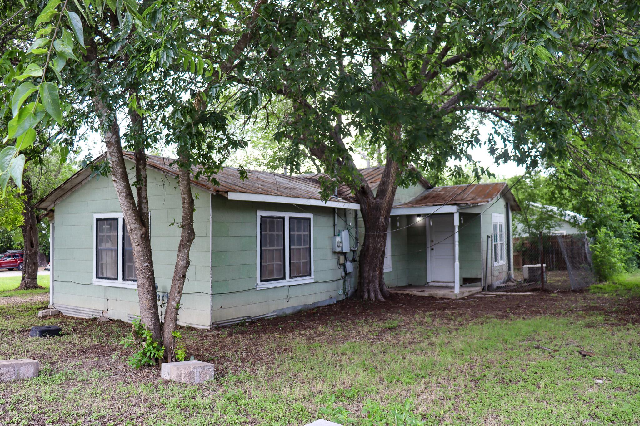 803 Third St, Lockhart, TX 78644