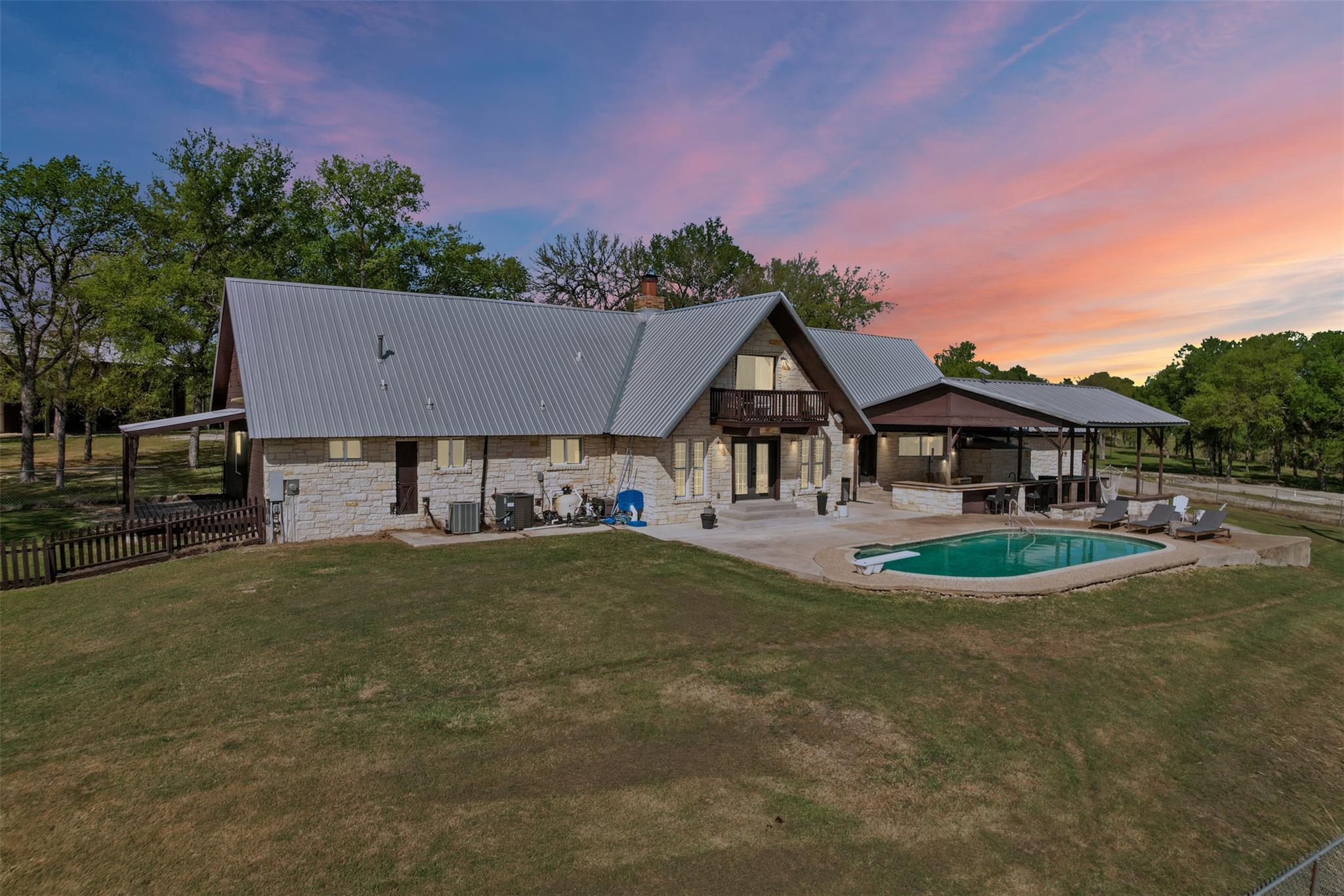 4530 Fm 86, Luling, TX 78648