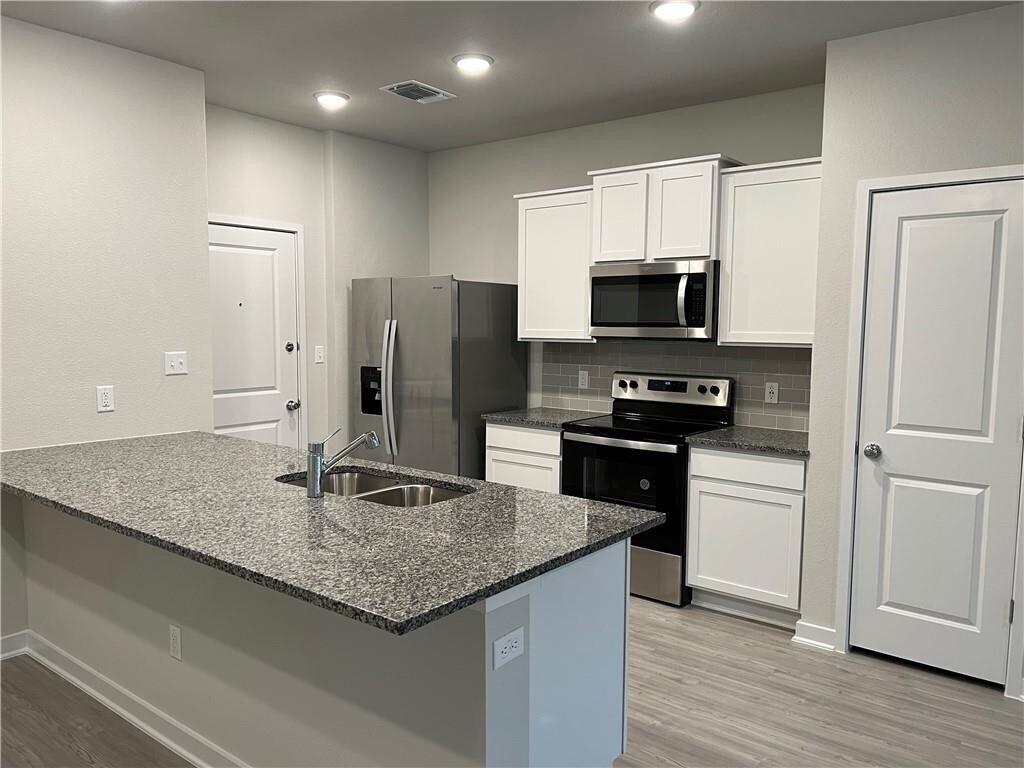 605 W South St St # 36, Leander, TX 78641