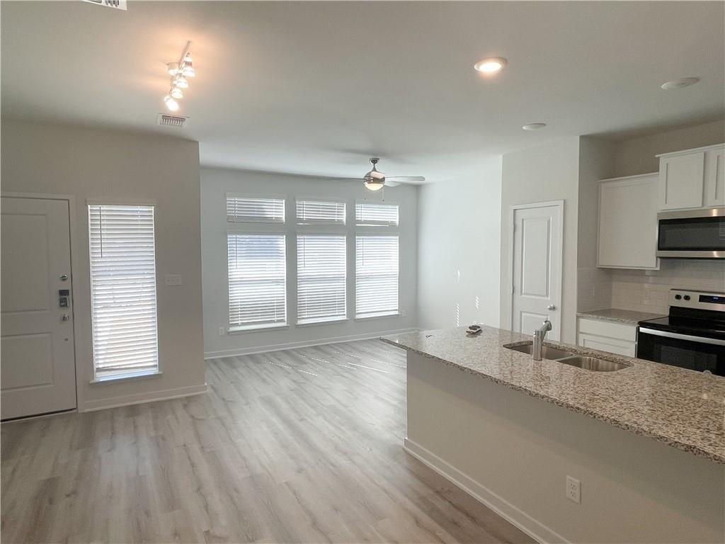 605 W South St St # 36, Leander, TX 78641