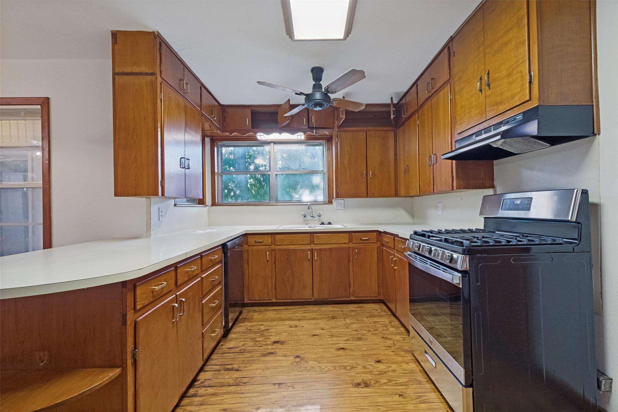 1401 N East St, Belton, TX 76513