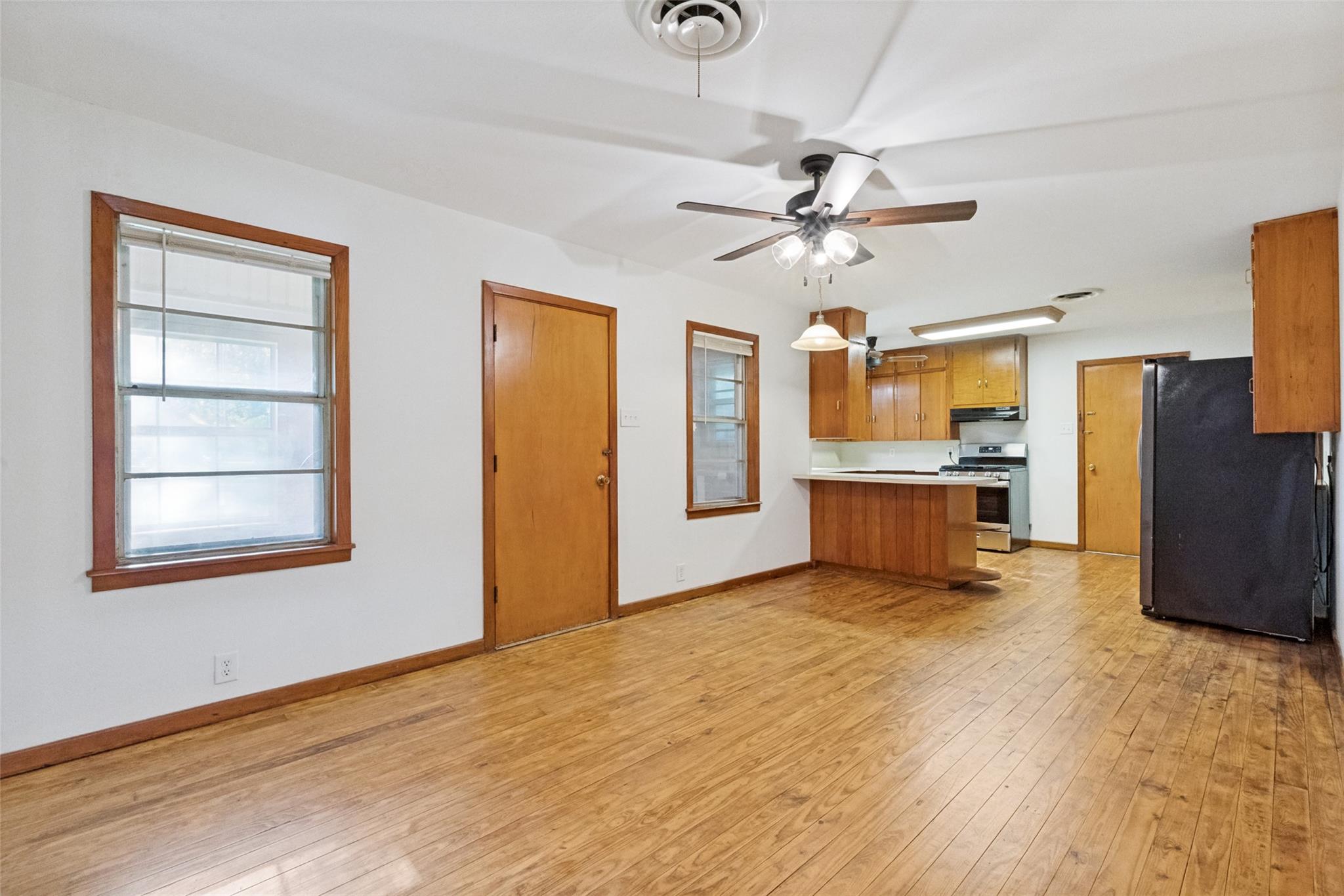 1401 N East St, Belton, TX 76513