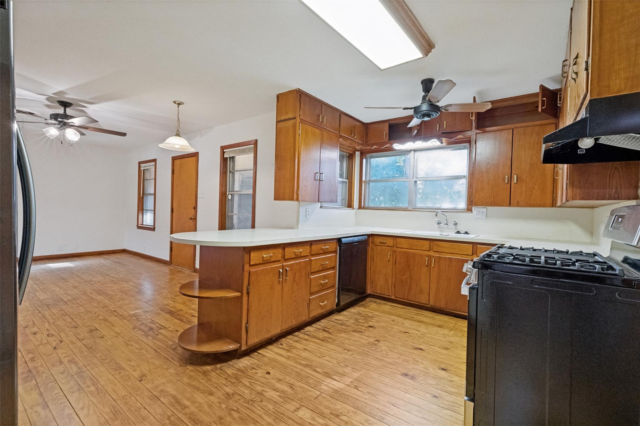 1401 N East St, Belton, TX 76513