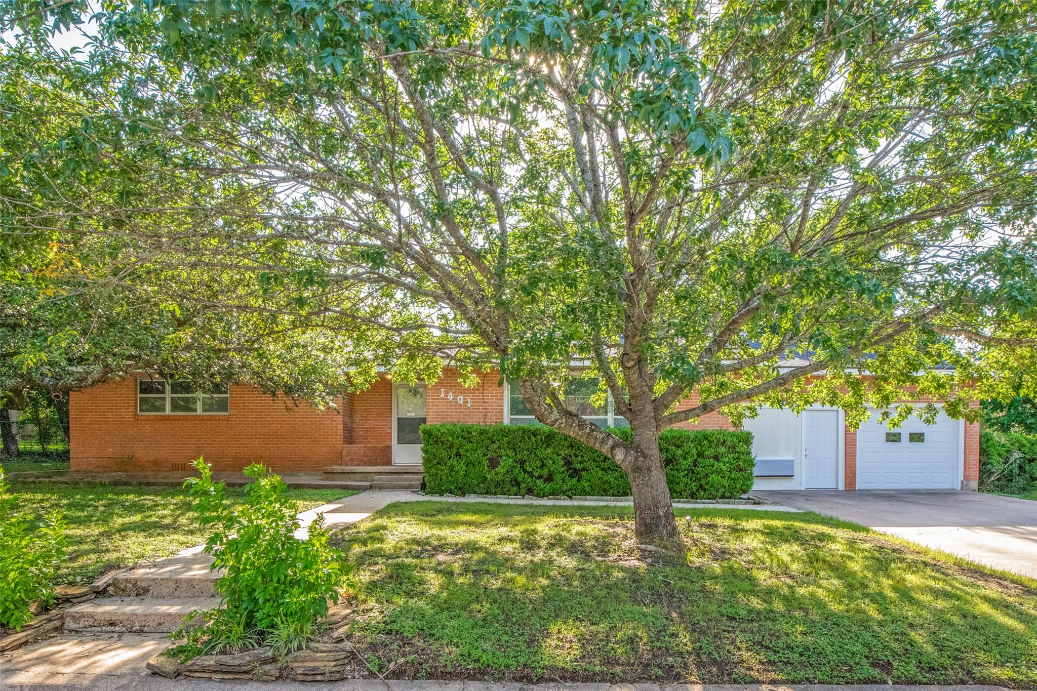 1401 N East St, Belton, TX 76513