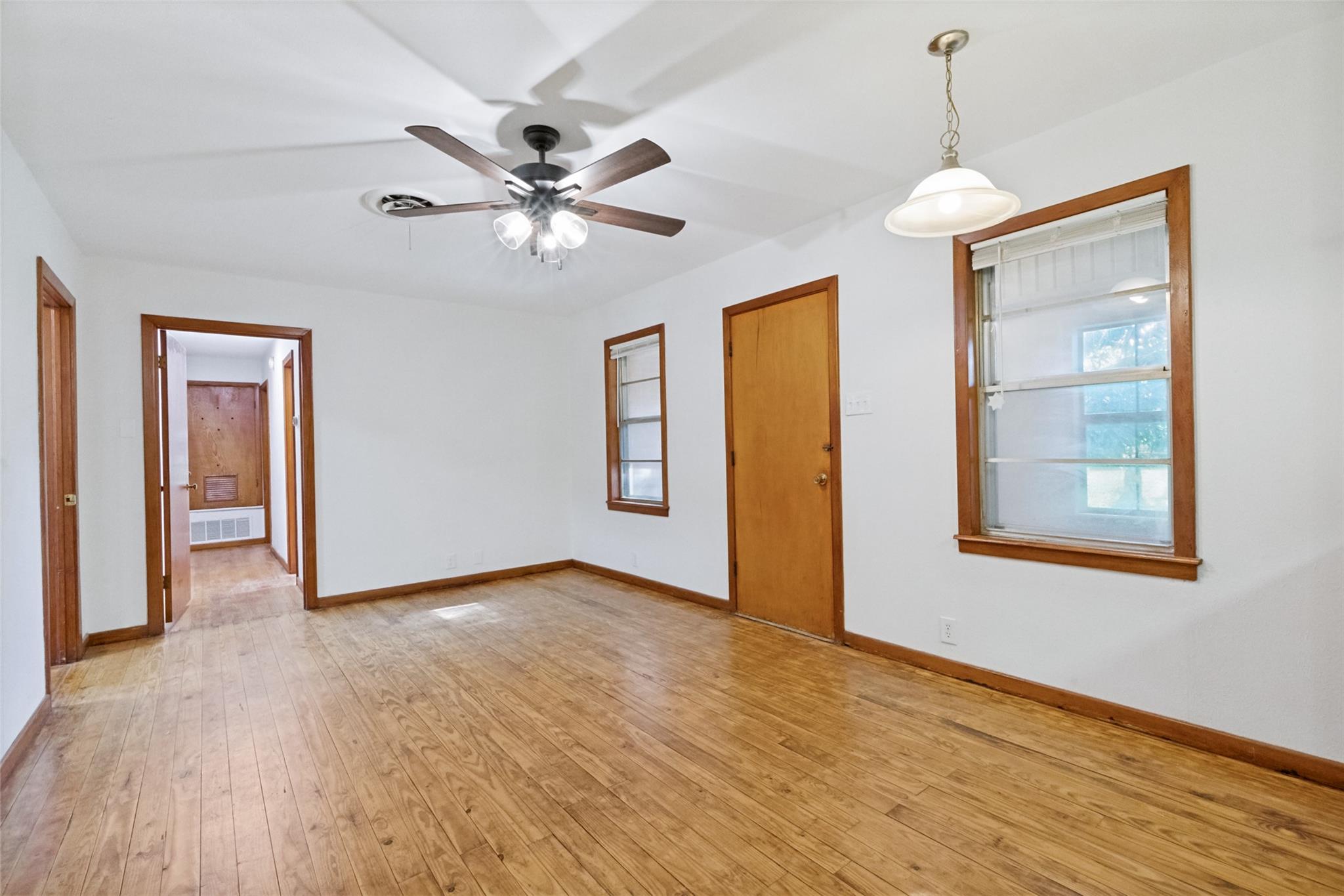 1401 N East St, Belton, TX 76513