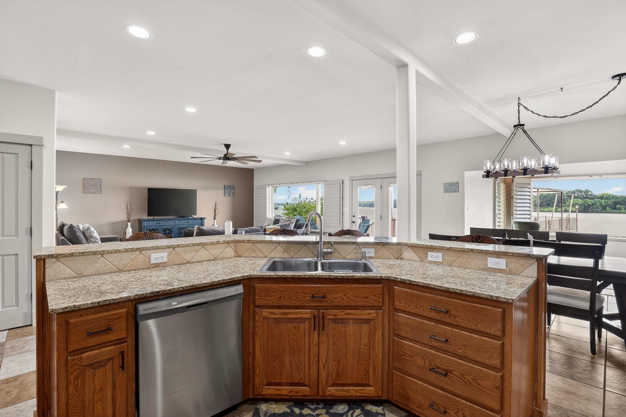 1002 Scenic Loop, Kingsland, TX 78639