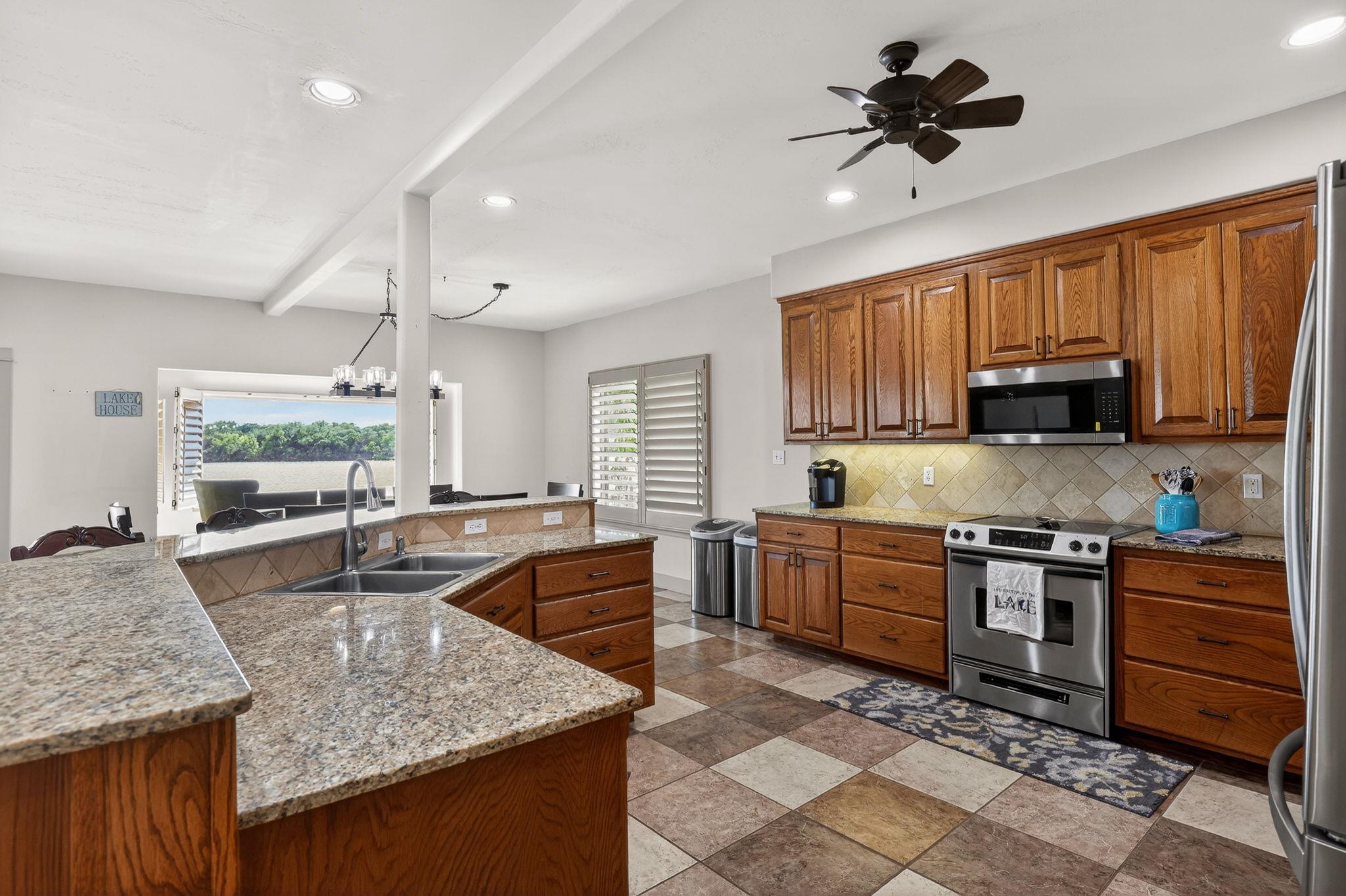 1002 Scenic Loop, Kingsland, TX 78639