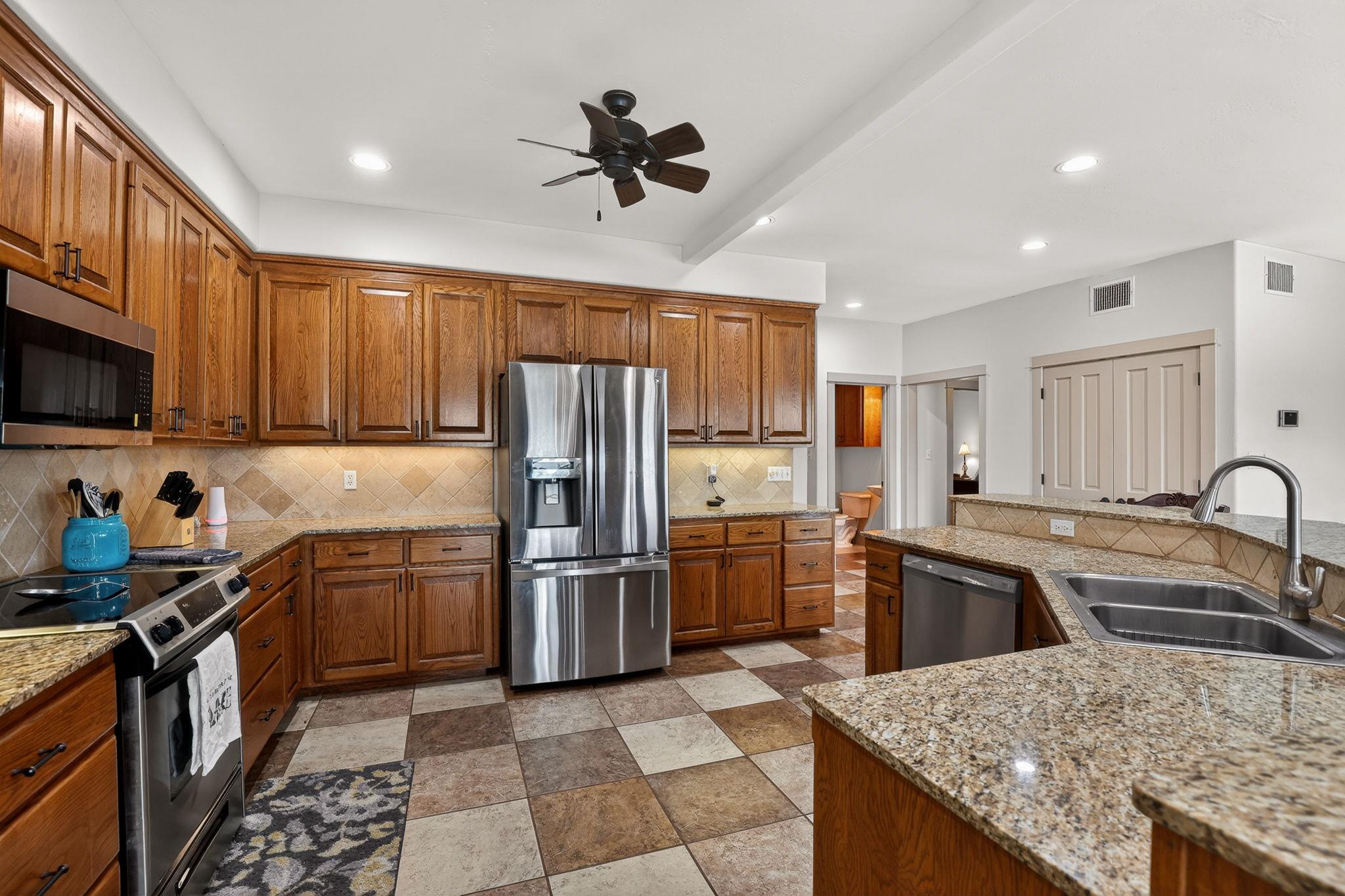 1002 Scenic Loop, Kingsland, TX 78639