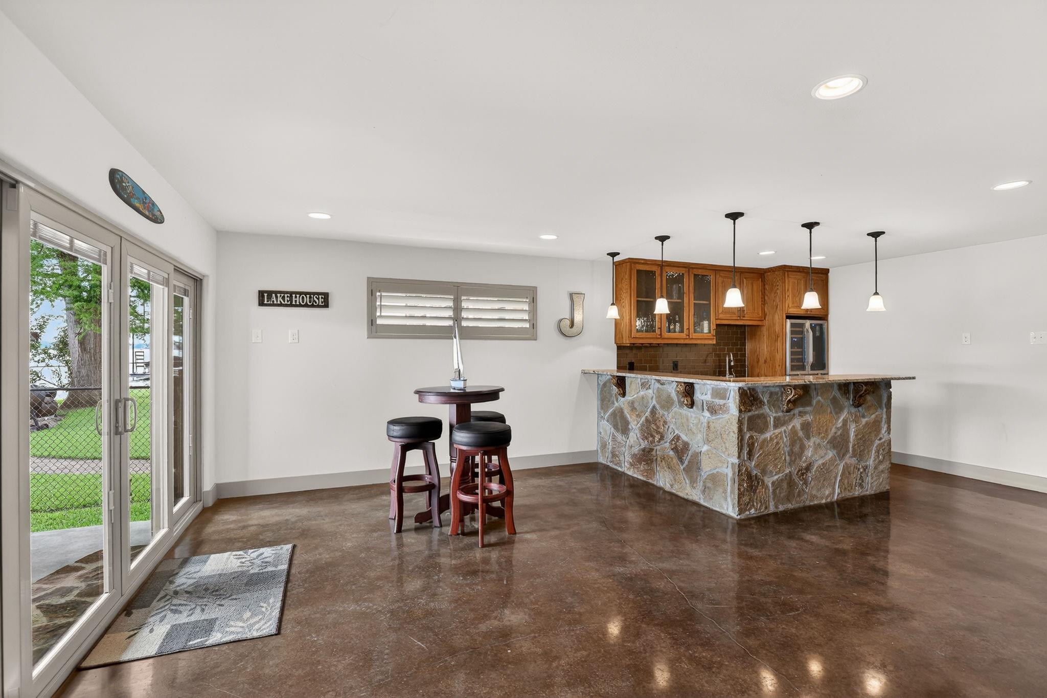 1002 Scenic Loop, Kingsland, TX 78639