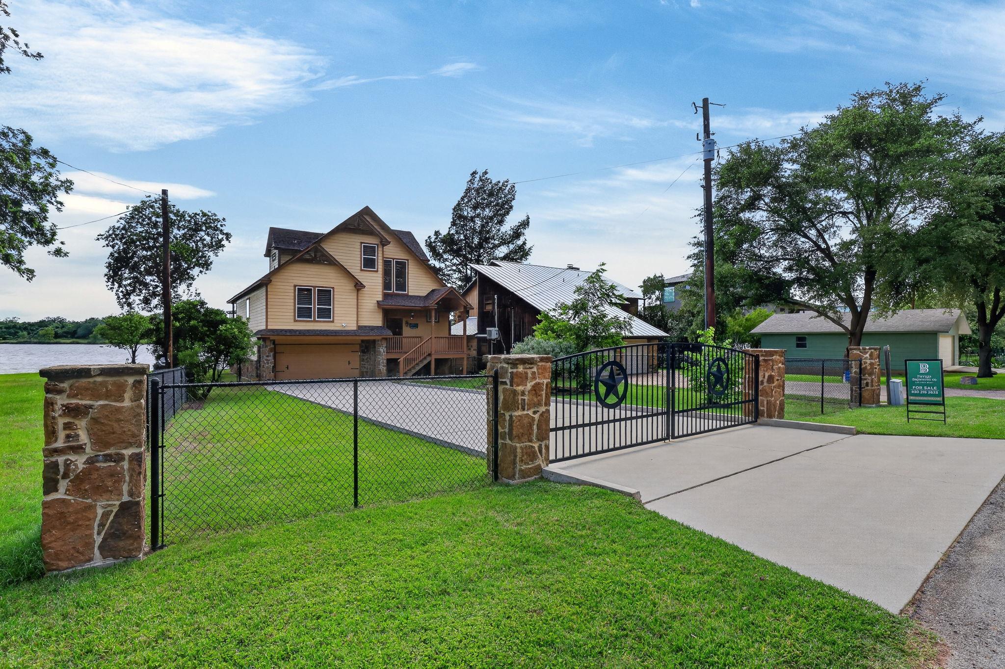 1002 Scenic Loop, Kingsland, TX 78639