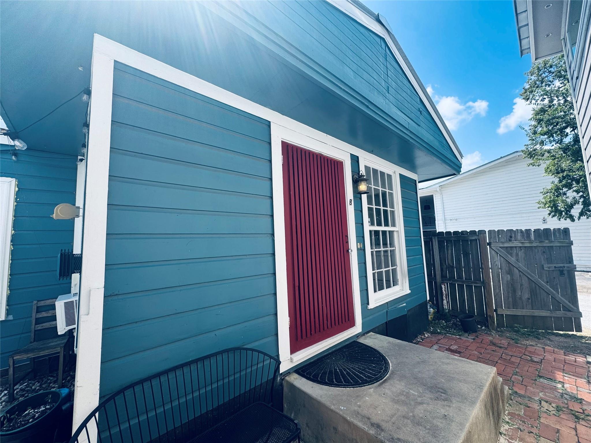 711 W 35th St # B, Austin, TX 78705