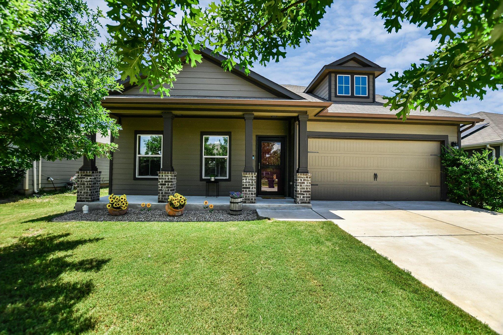 103 Navidad River Dr, Hutto, TX 78634