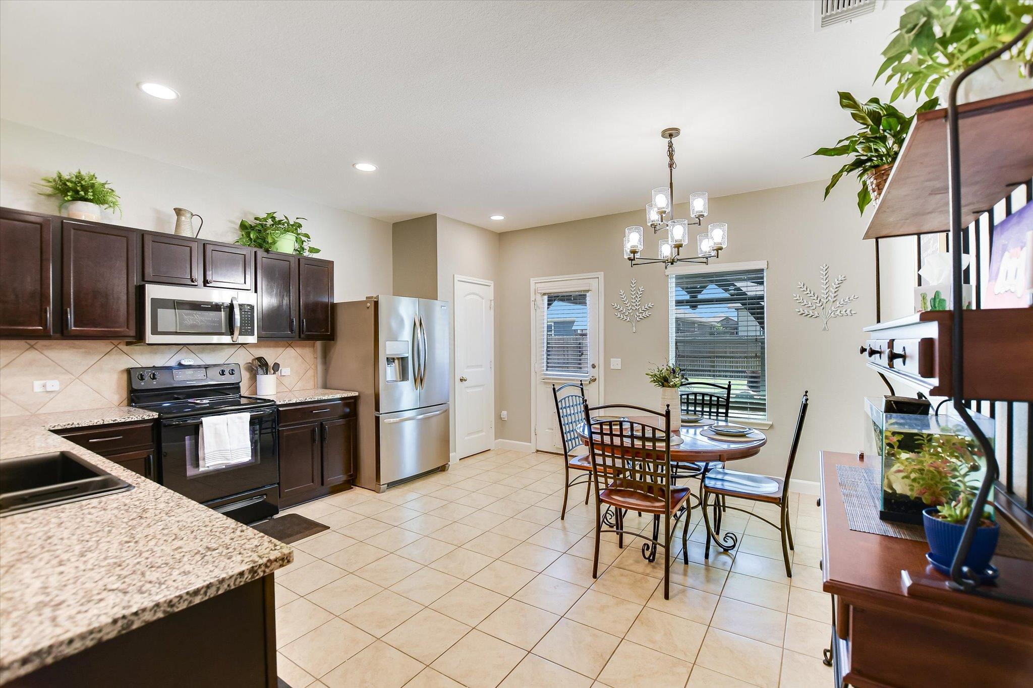 103 Navidad River Dr, Hutto, TX 78634