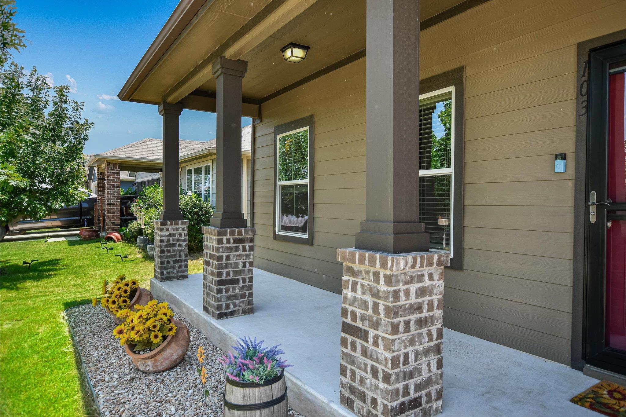 103 Navidad River Dr, Hutto, TX 78634