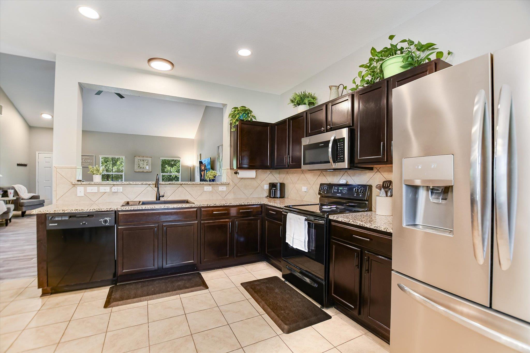 103 Navidad River Dr, Hutto, TX 78634