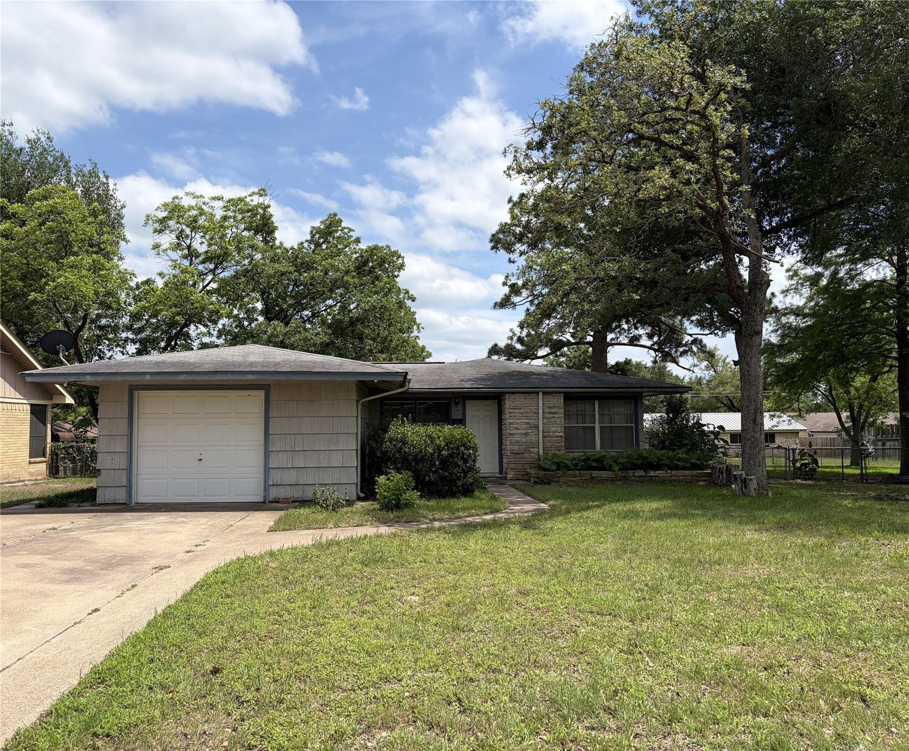 2109 Murray Ave, Rockdale, TX 76567