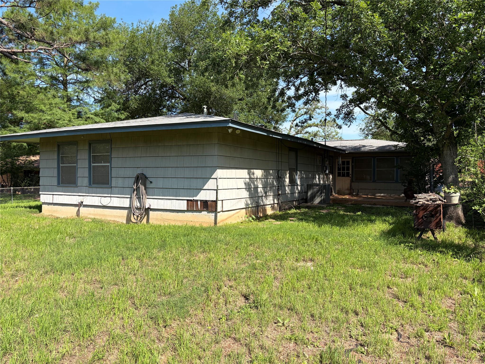 2109 Murray Ave, Rockdale, TX 76567