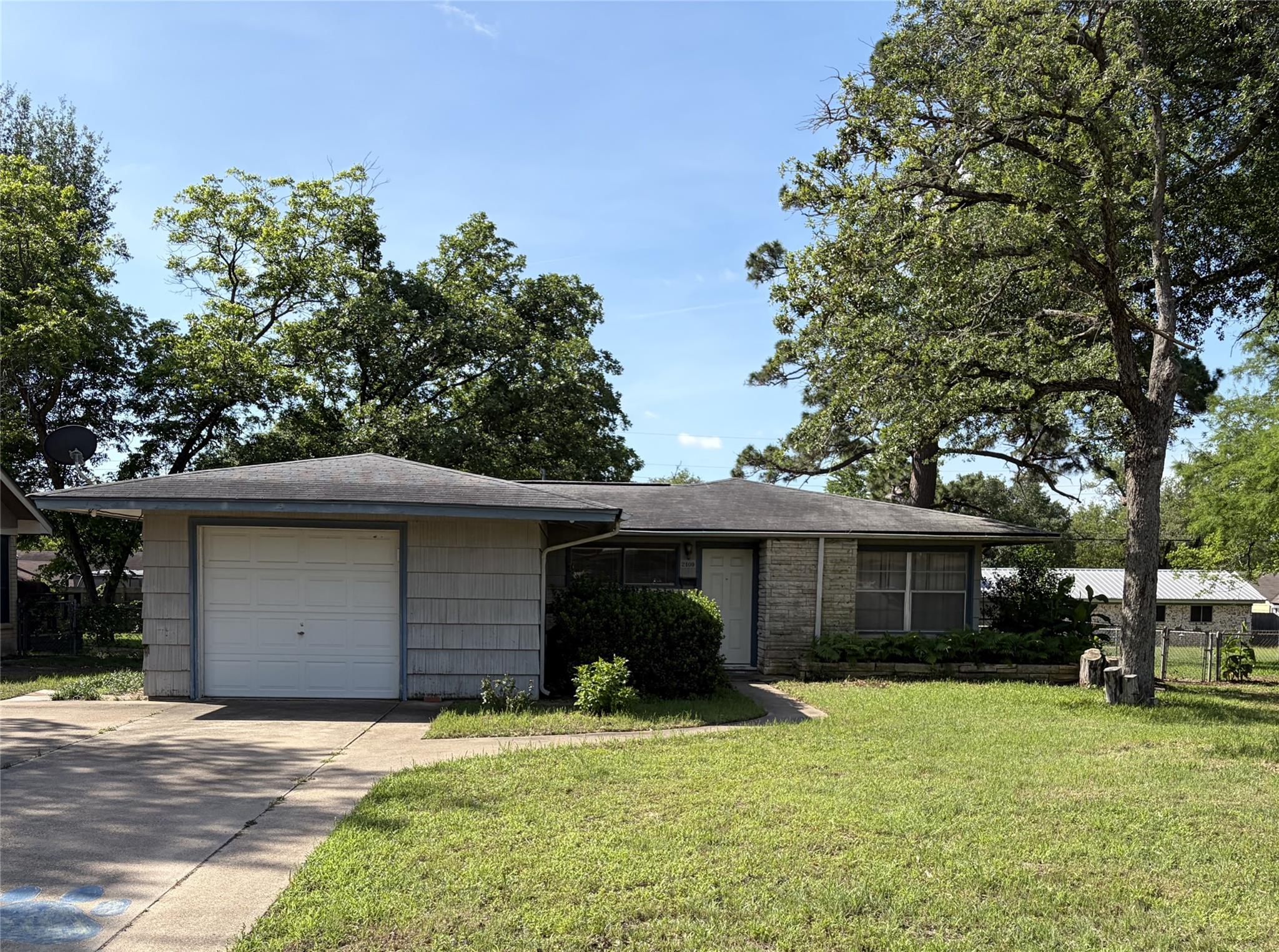 2109 Murray Ave, Rockdale, TX 76567