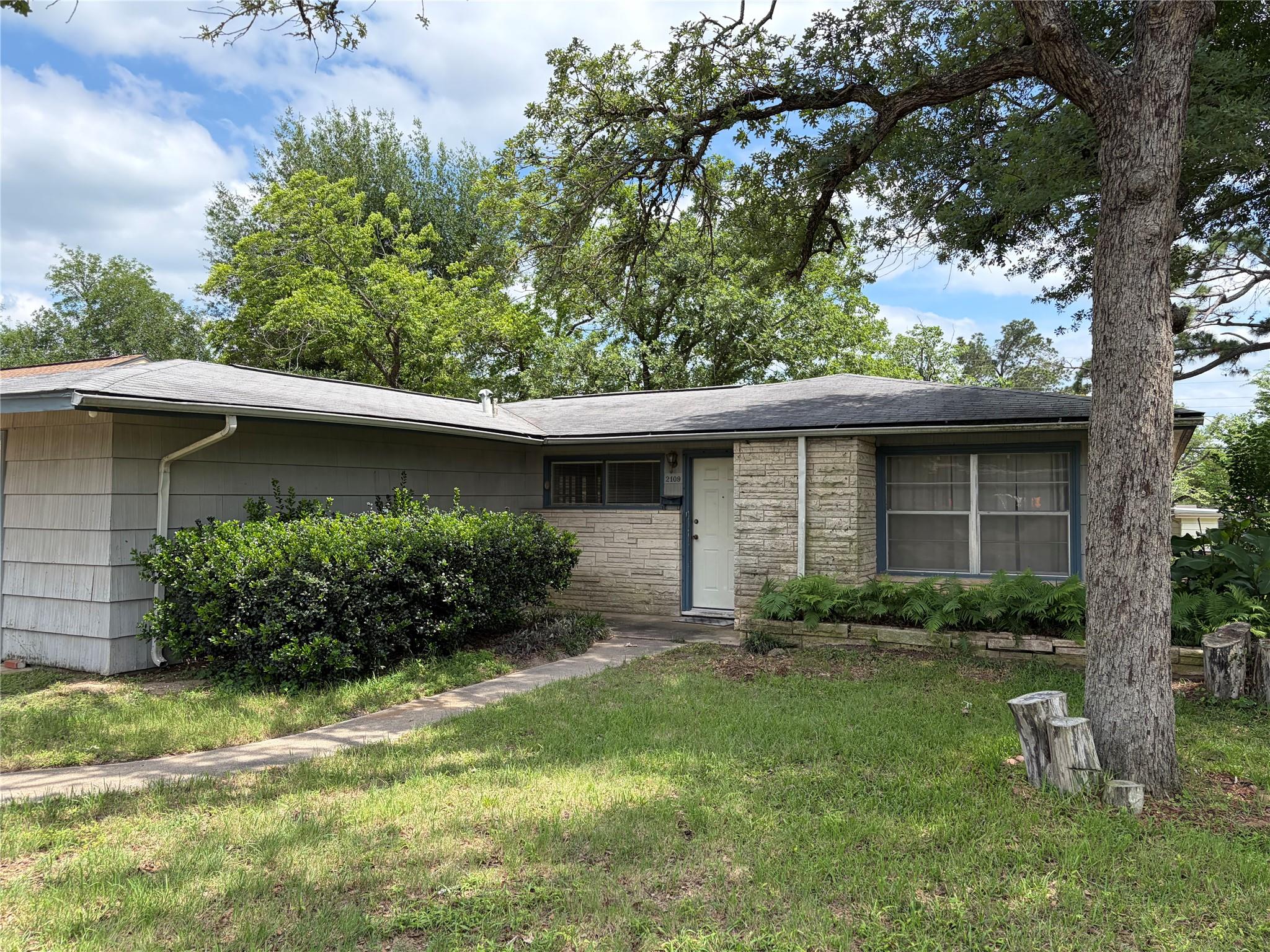 2109 Murray Ave, Rockdale, TX 76567