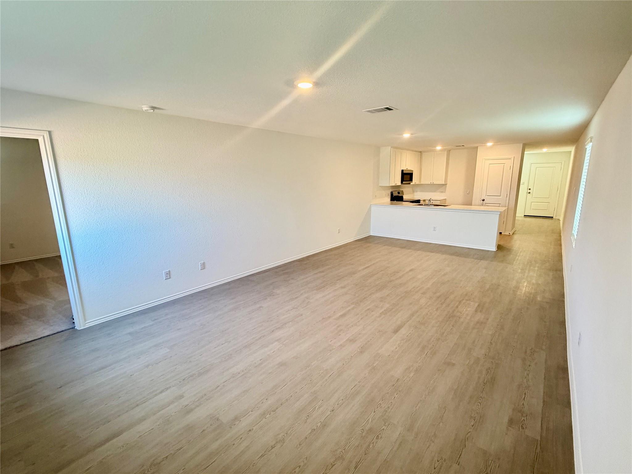 360 Brannigan Dr, Jarrell, TX 76537