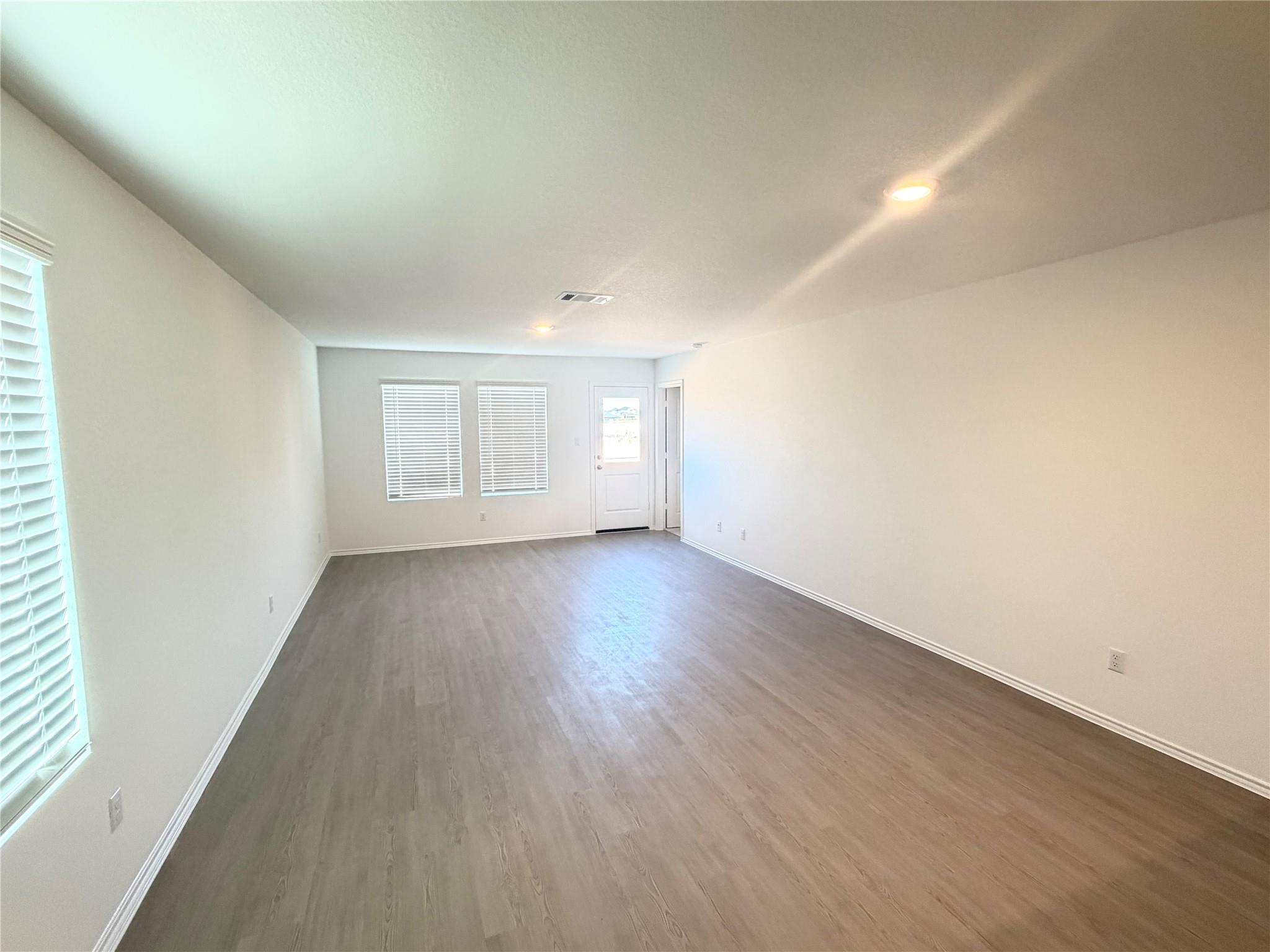 360 Brannigan Dr, Jarrell, TX 76537