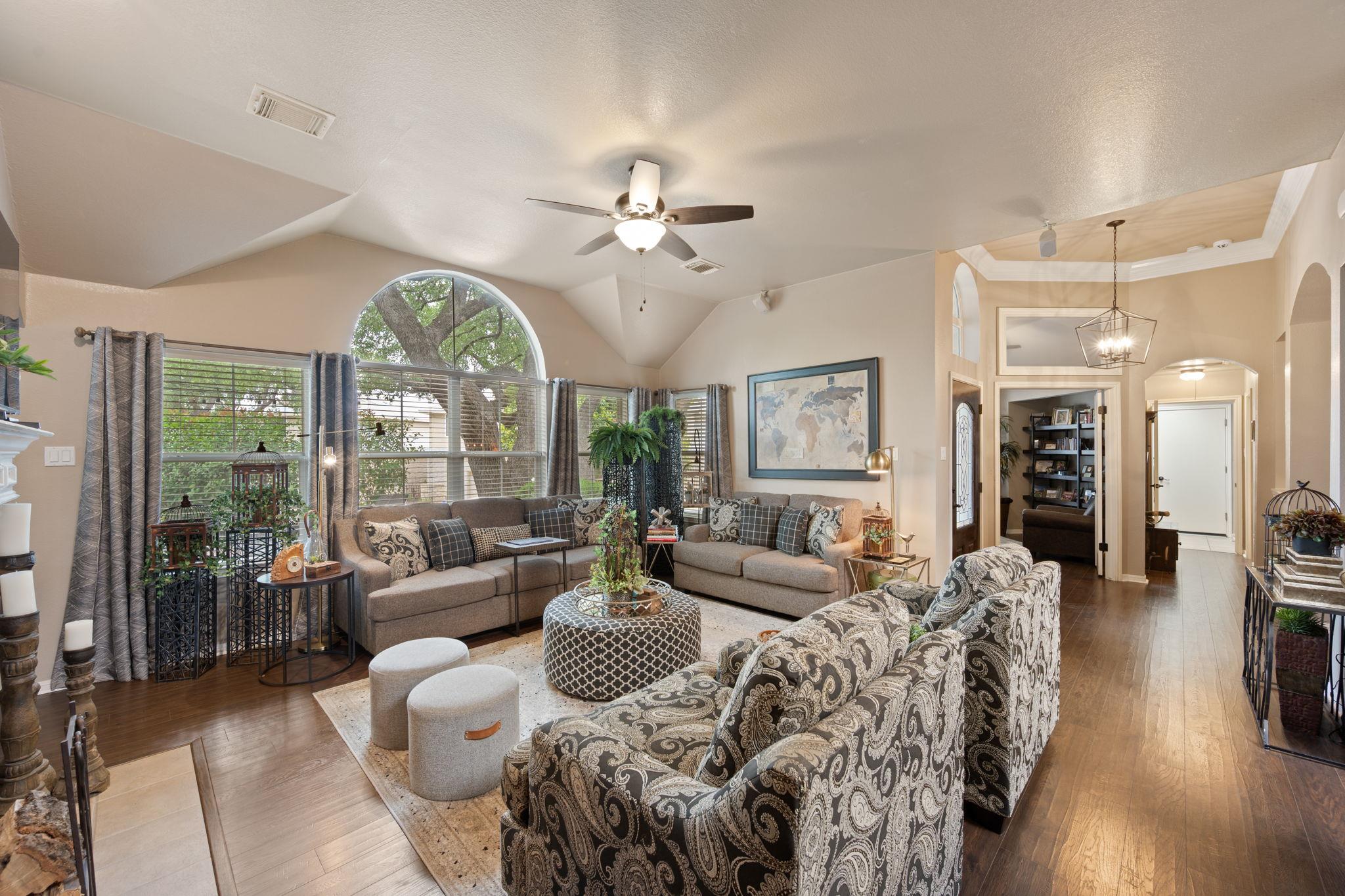 139 Double Eagle Dr, Lakeway, TX 78738