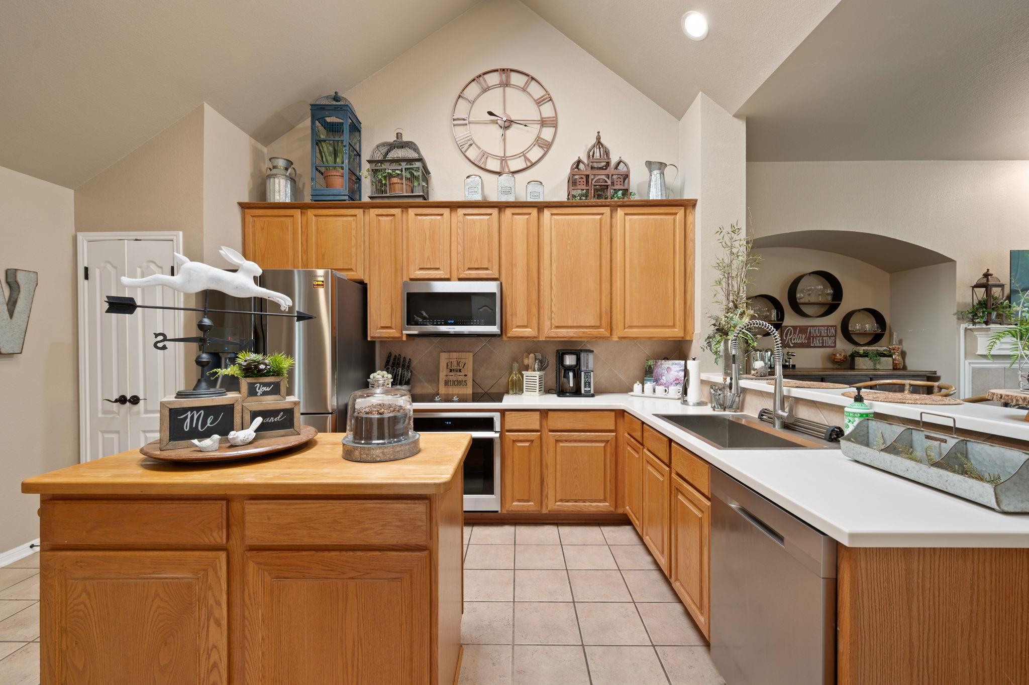 139 Double Eagle Dr, Lakeway, TX 78738
