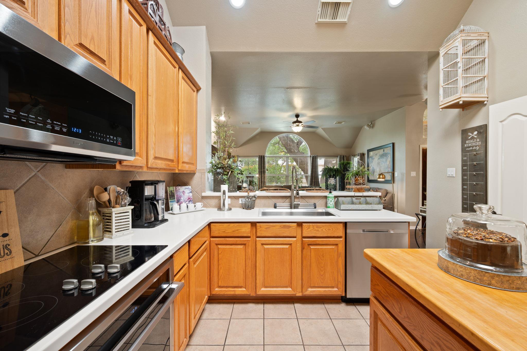 139 Double Eagle Dr, Lakeway, TX 78738