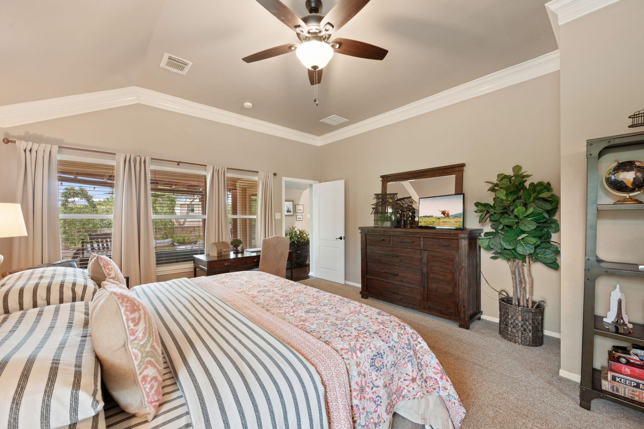 139 Double Eagle Dr, Lakeway, TX 78738