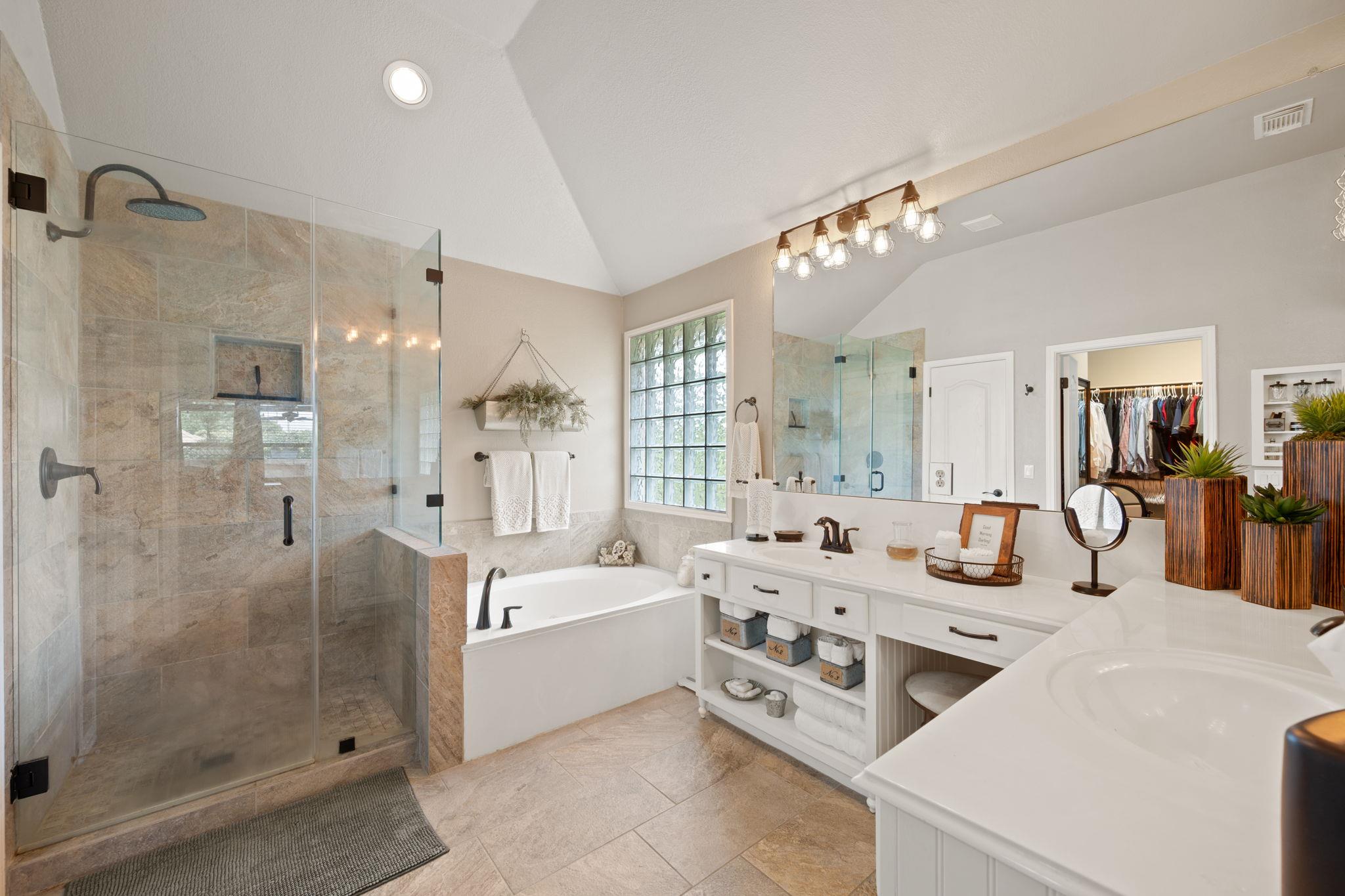139 Double Eagle Dr, Lakeway, TX 78738