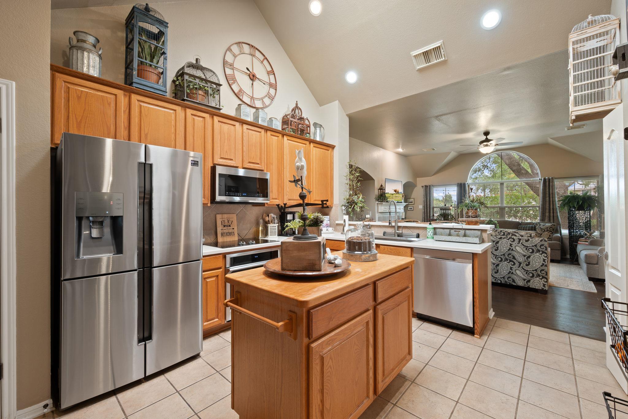 139 Double Eagle Dr, Lakeway, TX 78738