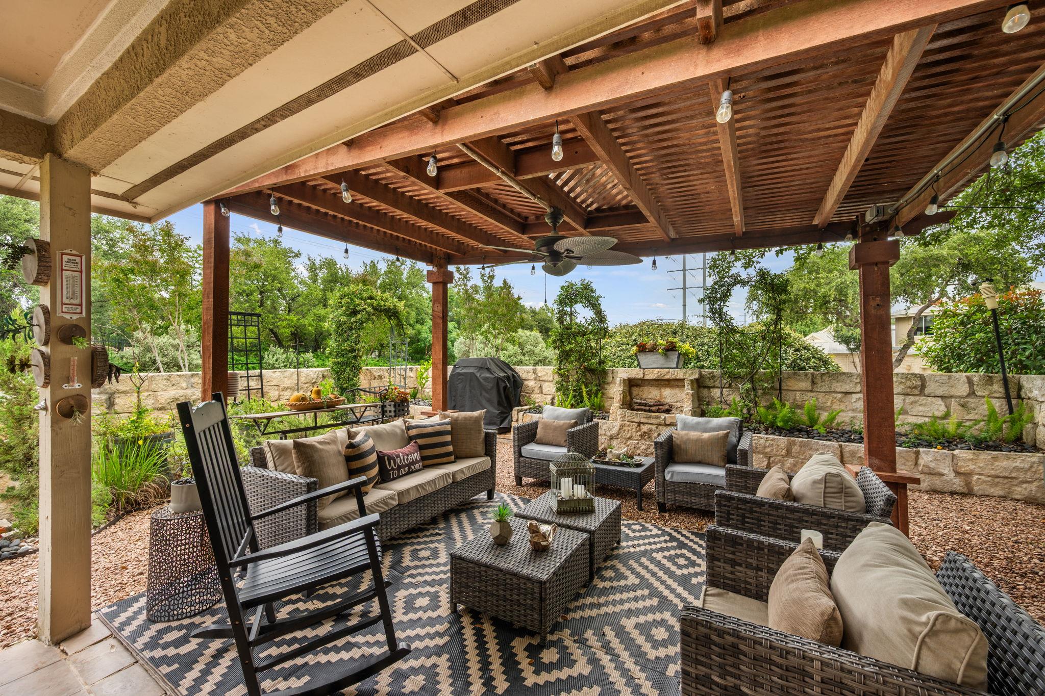 139 Double Eagle Dr, Lakeway, TX 78738