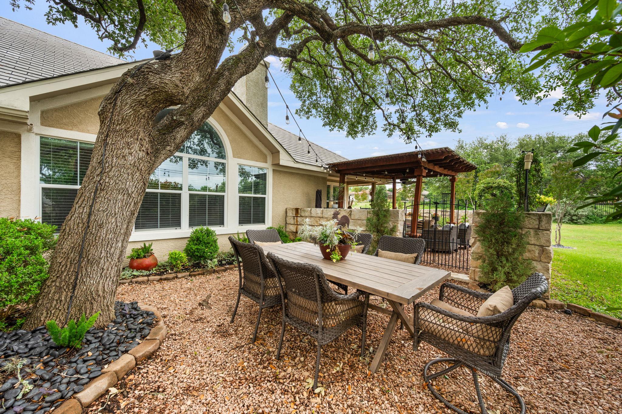 139 Double Eagle Dr, Lakeway, TX 78738