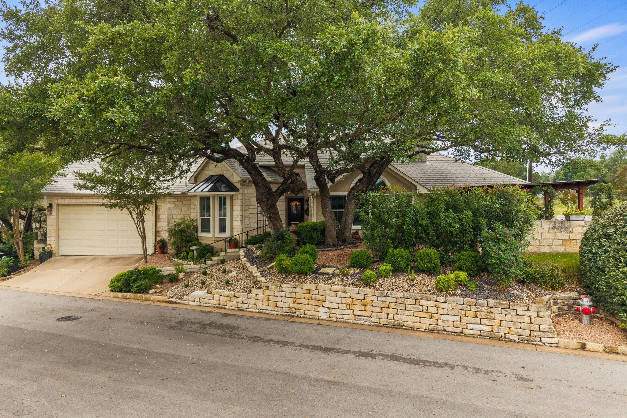 139 Double Eagle Dr, Lakeway, TX 78738