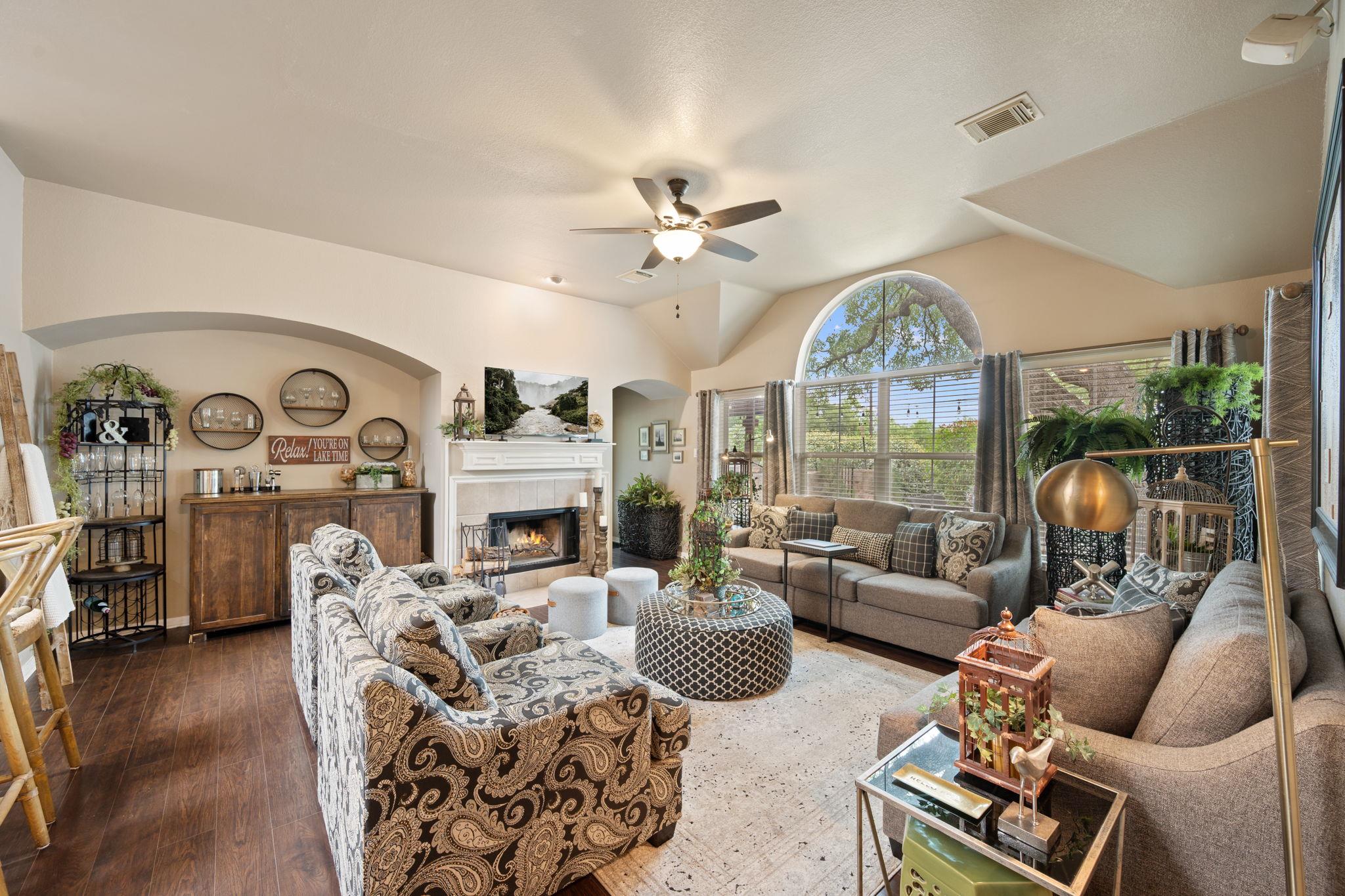 139 Double Eagle Dr, Lakeway, TX 78738