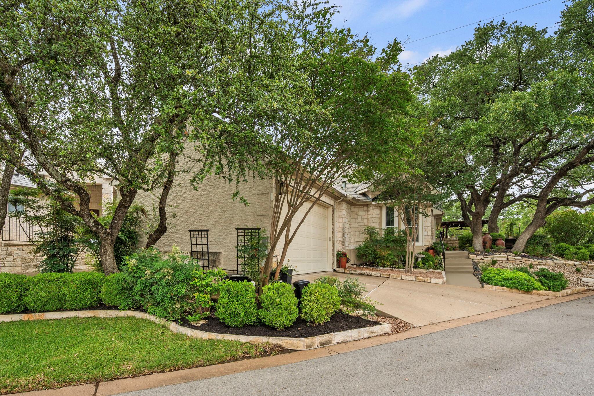 139 Double Eagle Dr, Lakeway, TX 78738