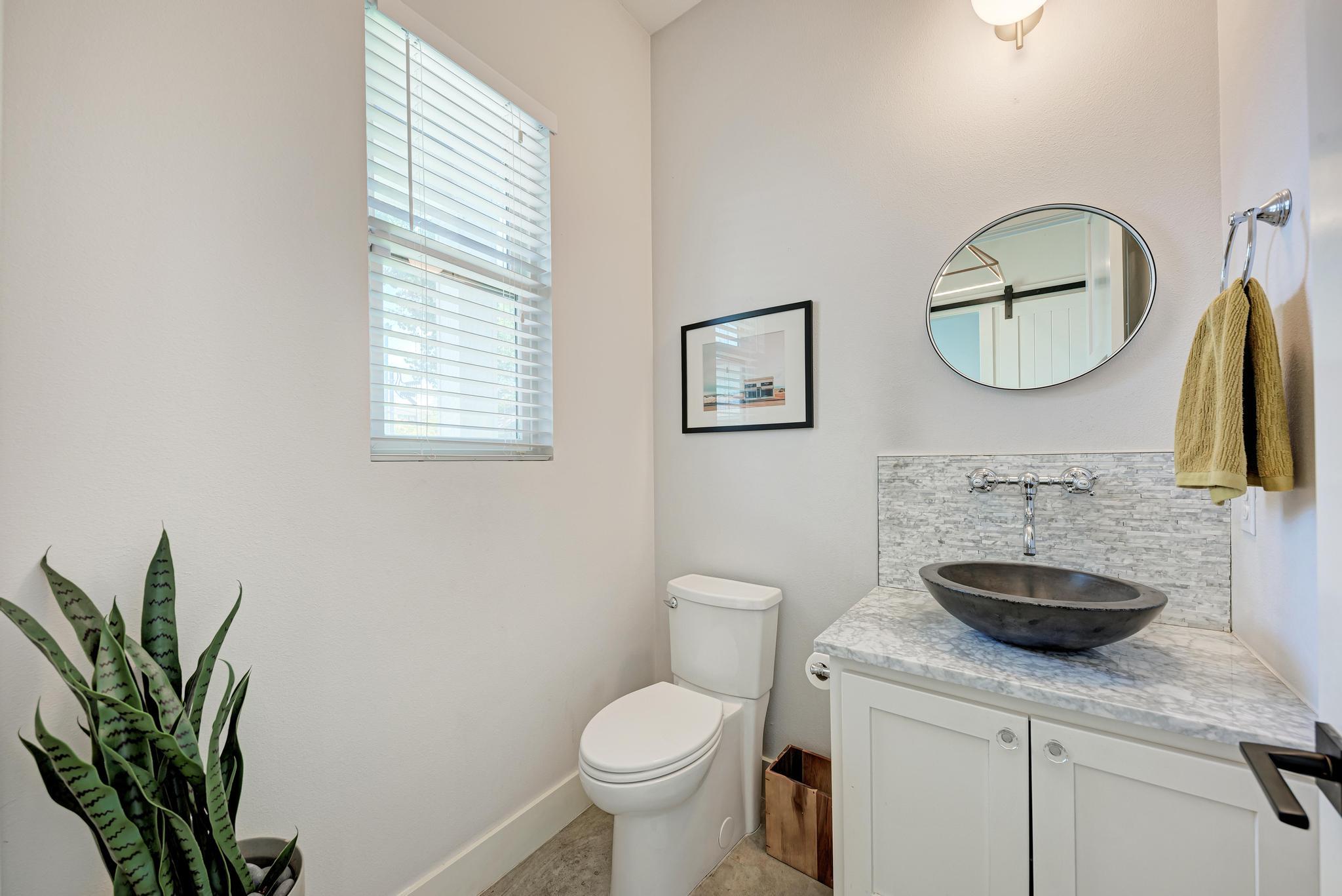 918 Cardinal Ln # A, Austin, TX 78704