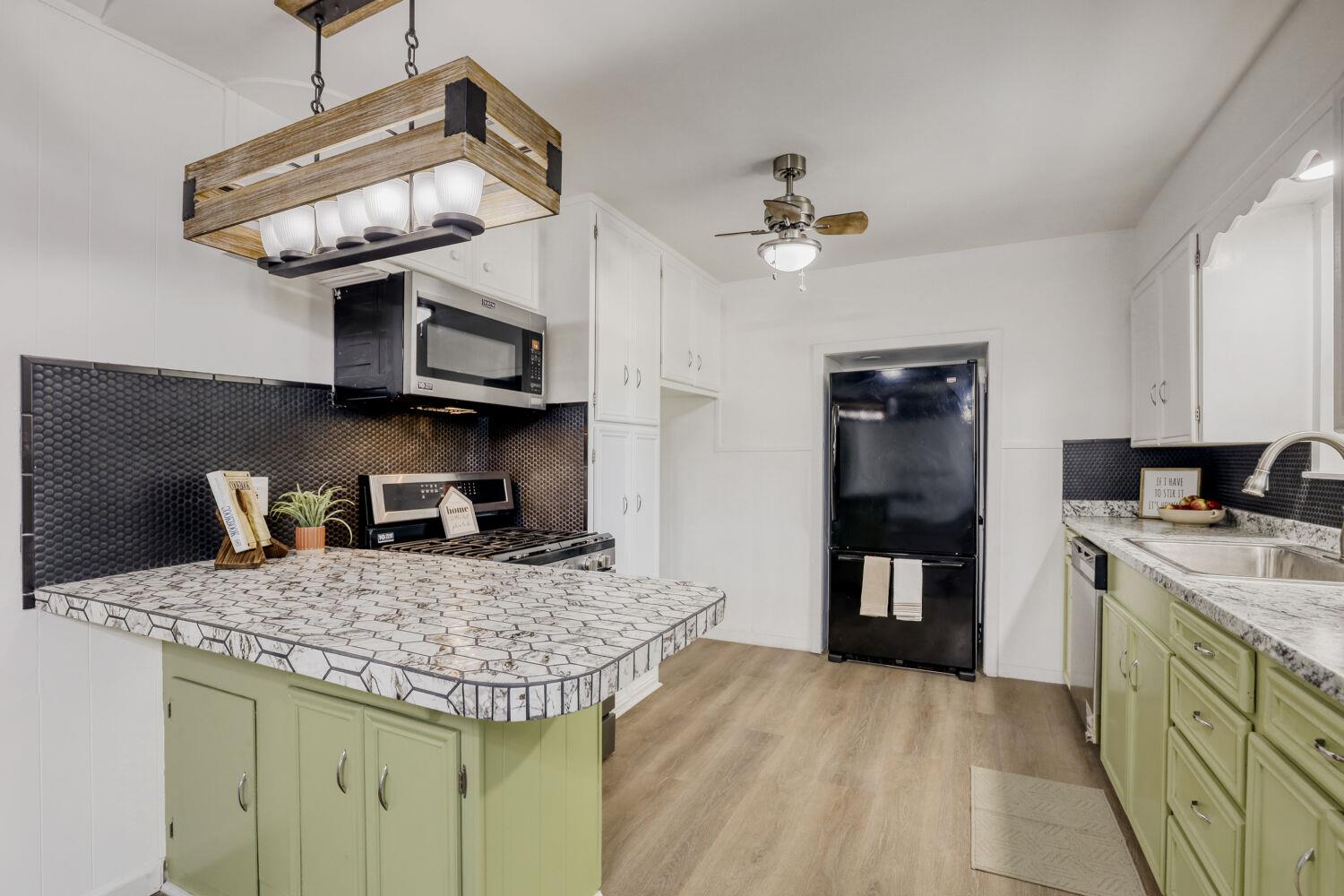 18221 Ledge St, Jonestown, TX 78645