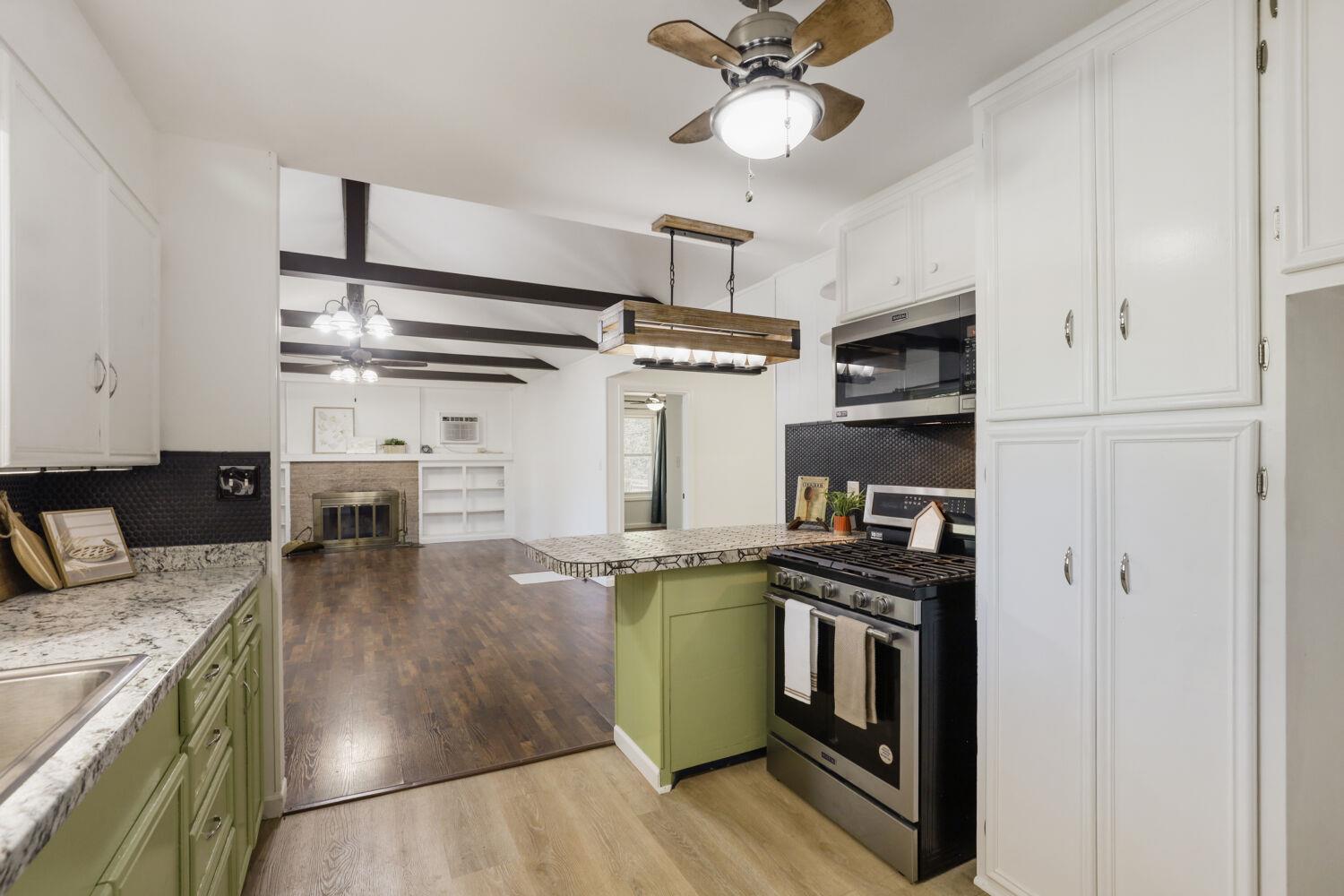 18221 Ledge St, Jonestown, TX 78645