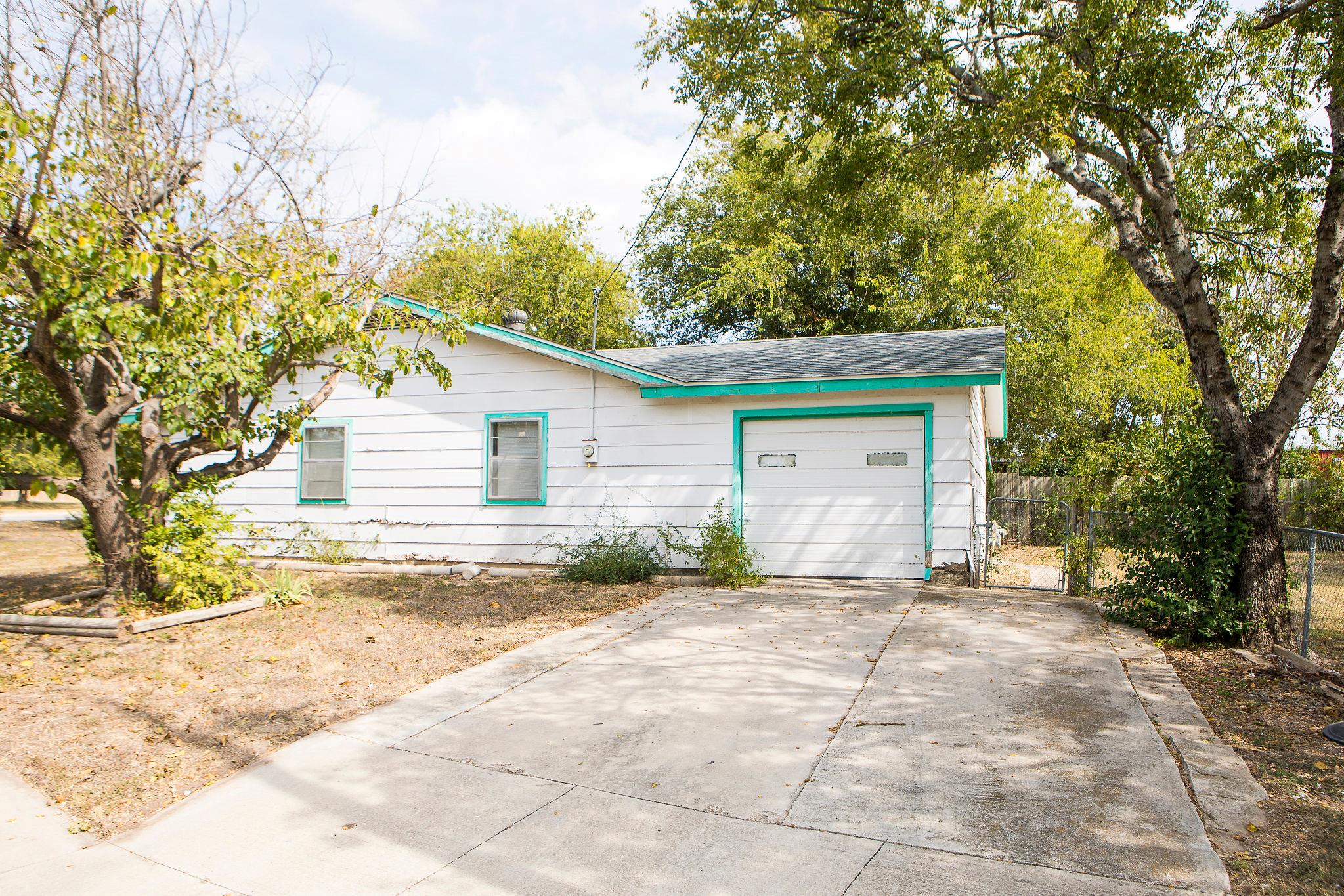 1005 Campbell St, Lampasas, TX 76550