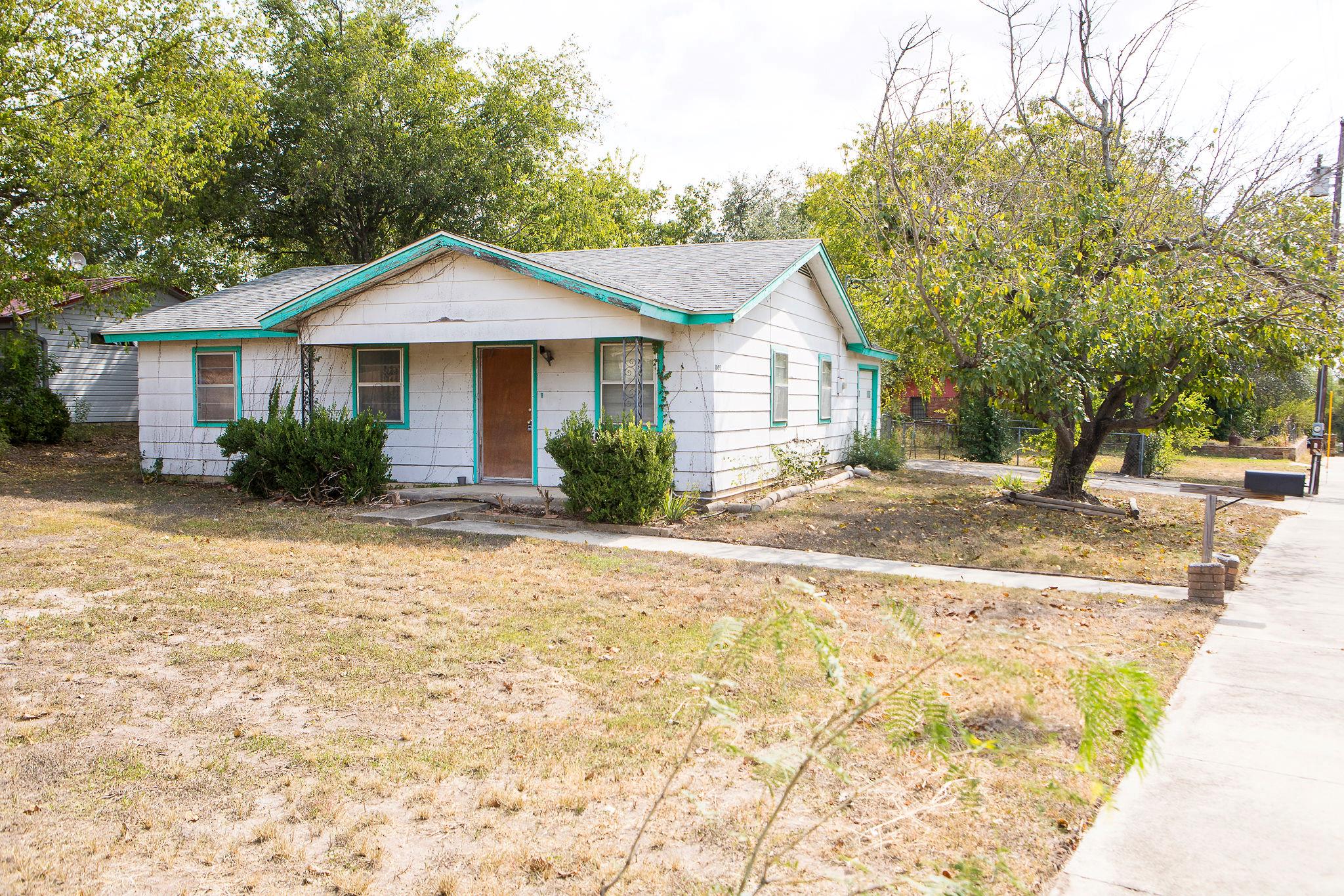 1005 Campbell St, Lampasas, TX 76550