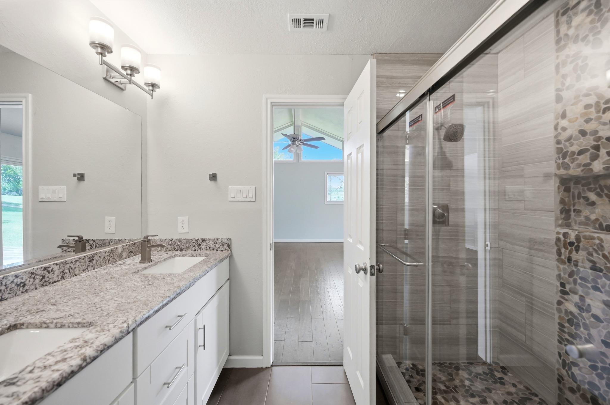 18 Country Ln, Wimberley, TX 78676